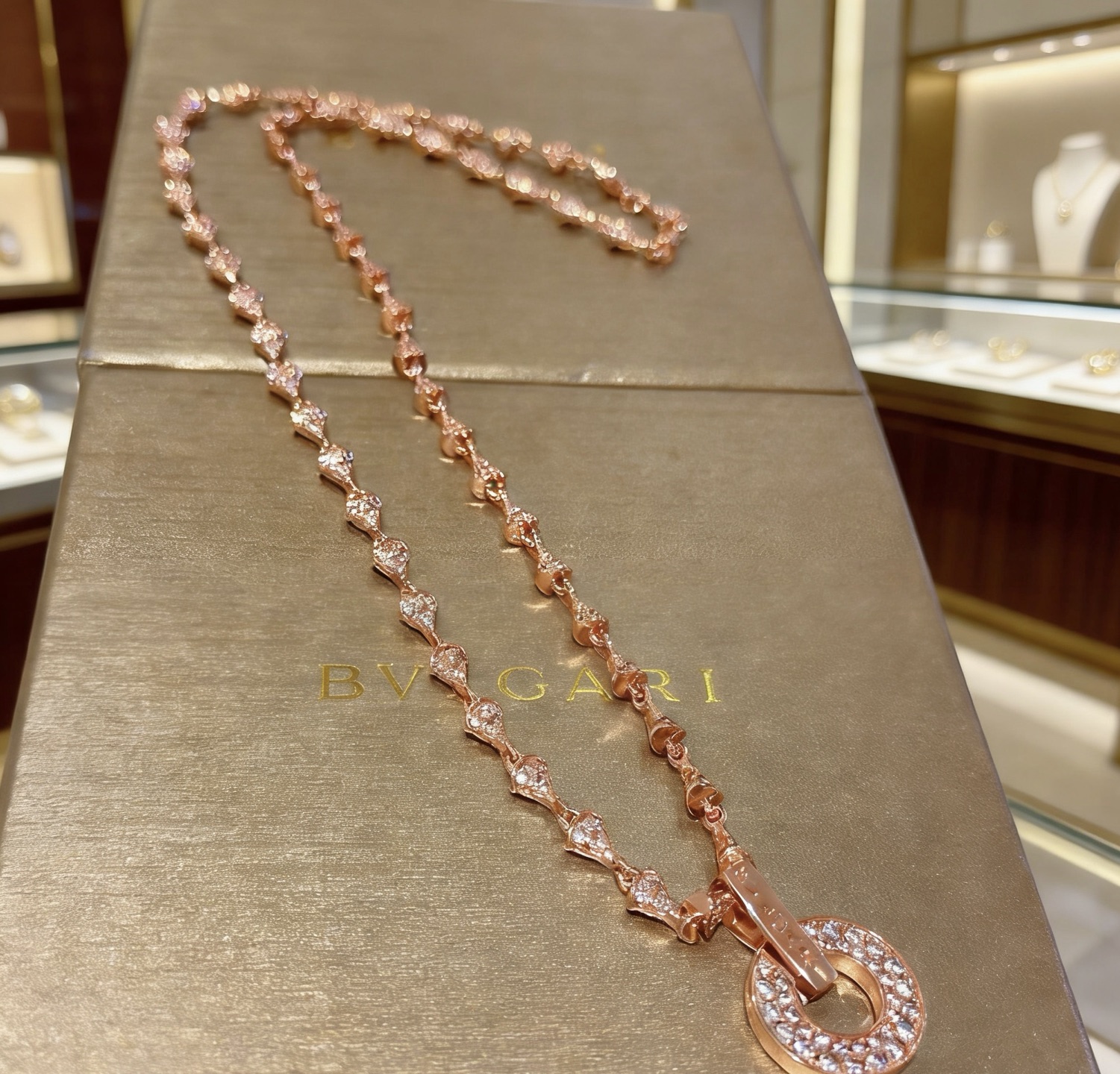 Bvlgari 宝格丽项链V金材质 BVLGARI宝格丽 DIVAS‘ DREAM 系列 品相完美
