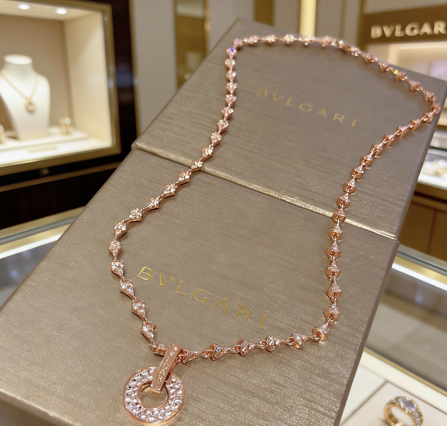 Bvlgari 宝格丽项链V金材质 BVLGARI宝格丽 DIVAS‘ DREAM 系列 品相完美
