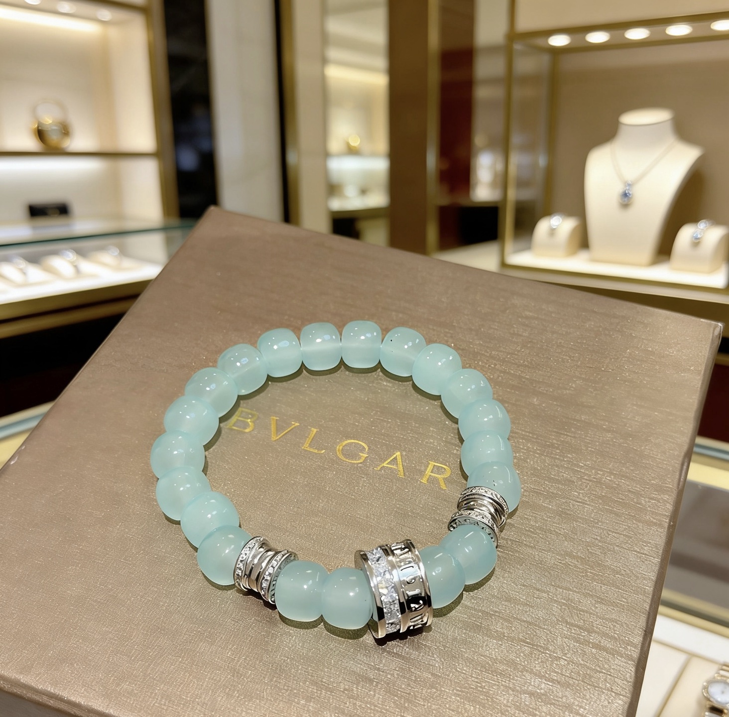 Bvlgari 宝格丽手链V金材质 BVLGARI宝格丽 DIVAS‘ DREAM 系列 天然药王石 品相完美