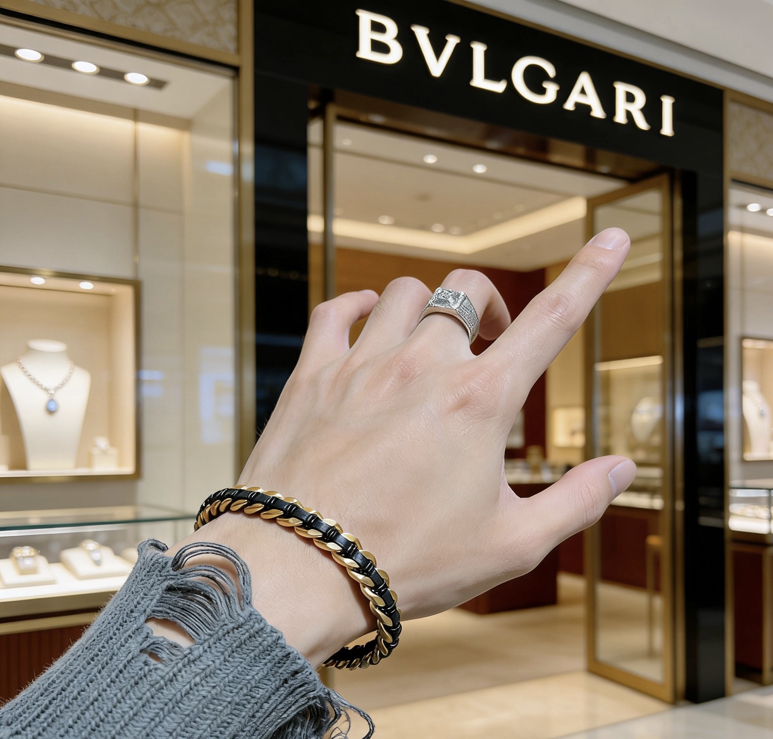 Bvlgari 宝格丽手链V金搭配编织绳材质 BVLGARI宝格丽 DIVAS‘ DREAM 系列 品相完美