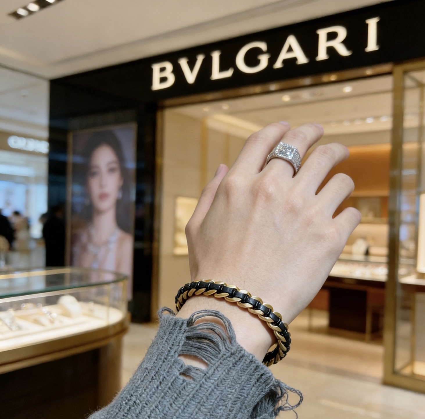 Bvlgari 宝格丽手链V金搭配编织绳材质 BVLGARI宝格丽 DIVAS‘ DREAM 系列 品相完美