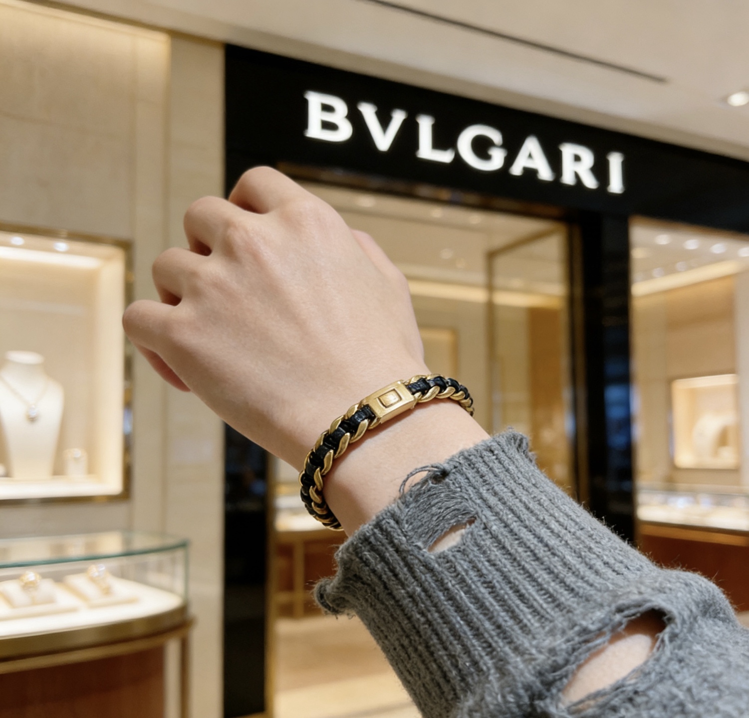Bvlgari 宝格丽手链V金搭配编织绳材质 BVLGARI宝格丽 DIVAS‘ DREAM 系列 品相完美