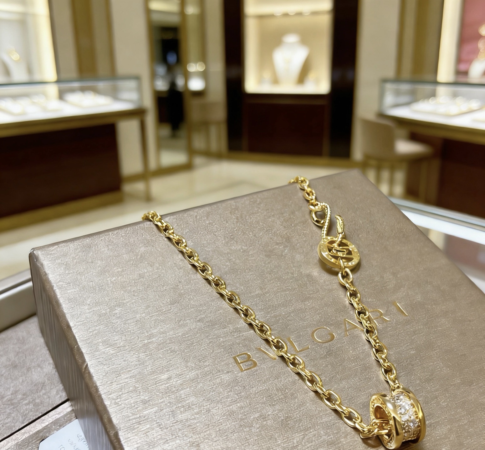 Bvlgari 宝格丽项链V金材质 BVLGARI宝格丽 DIVAS‘ DREAM 系列 品相完美