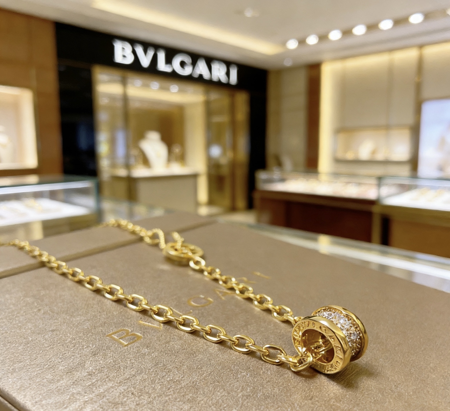 Bvlgari 宝格丽项链V金材质 BVLGARI宝格丽 DIVAS‘ DREAM 系列 品相完美