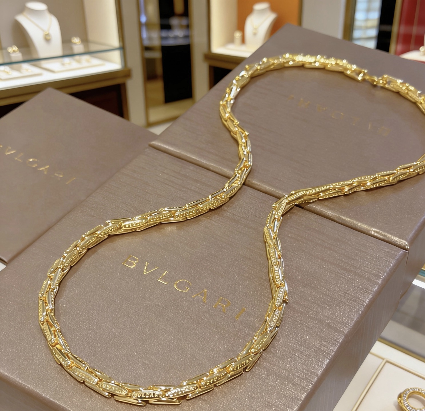 Bvlgari 宝格丽项链V金材质 BVLGARI宝格丽 DIVAS‘ DREAM 系列 品相完美