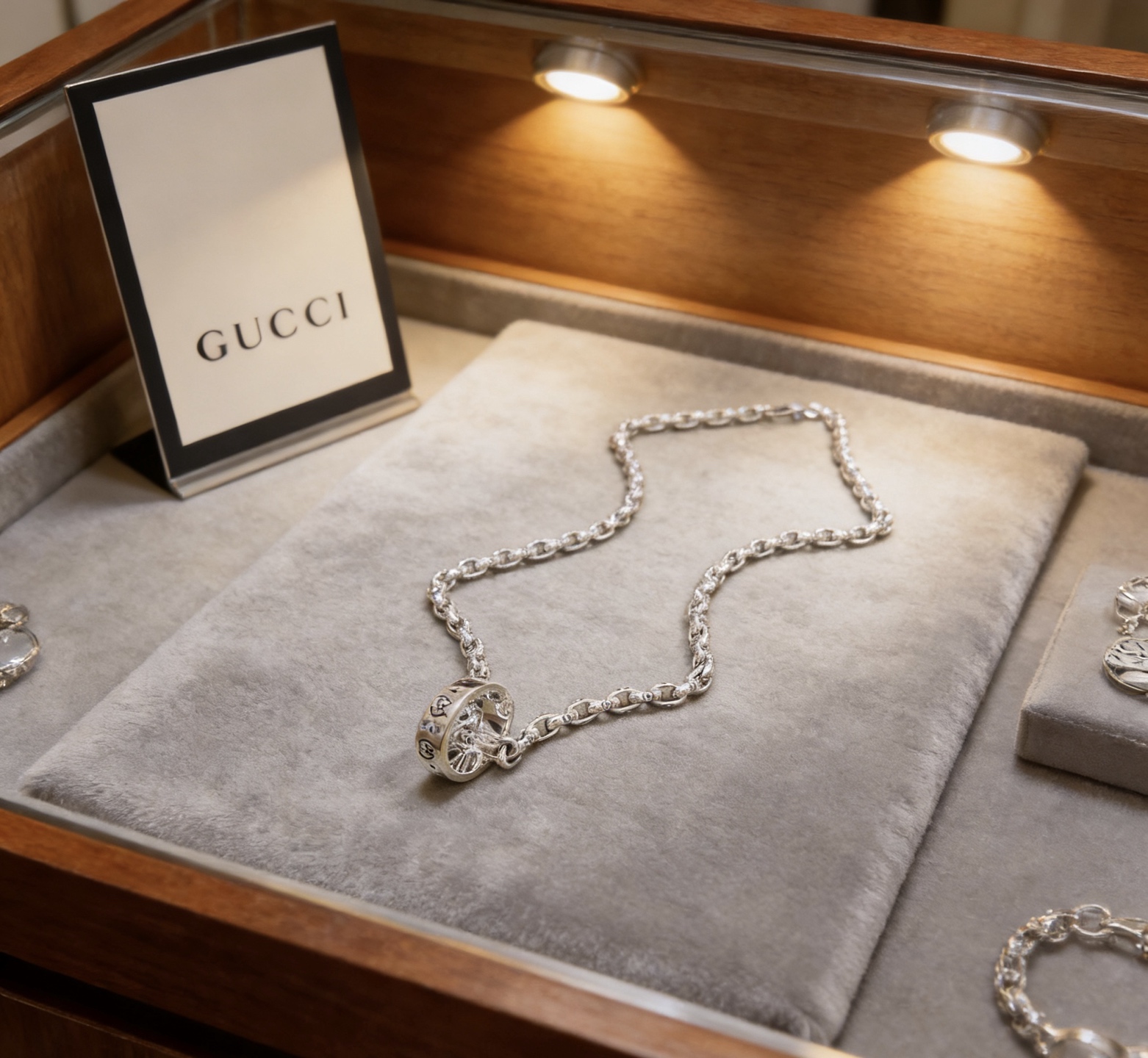 Gucci 不爆不发 抖音带货 首选 𝐆𝐮𝐜𝐜𝐢古驰项链最新款链条档次更高 Anger Forest系列双g古驰花纹艺术风格 项链