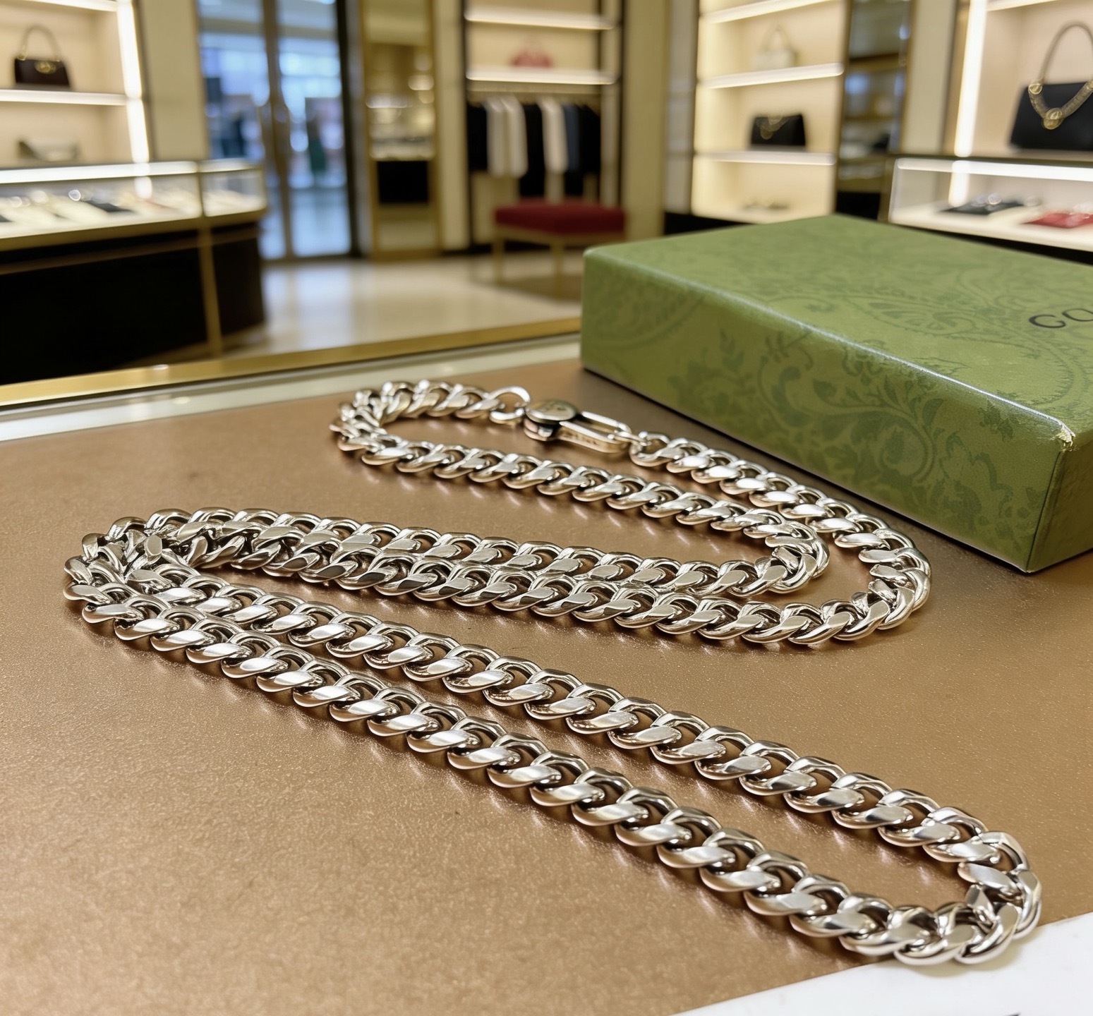 Gucci 太帅啦 𝐆𝐮𝐜𝐜𝐢古驰项链2026最新款链条加粗档次更高