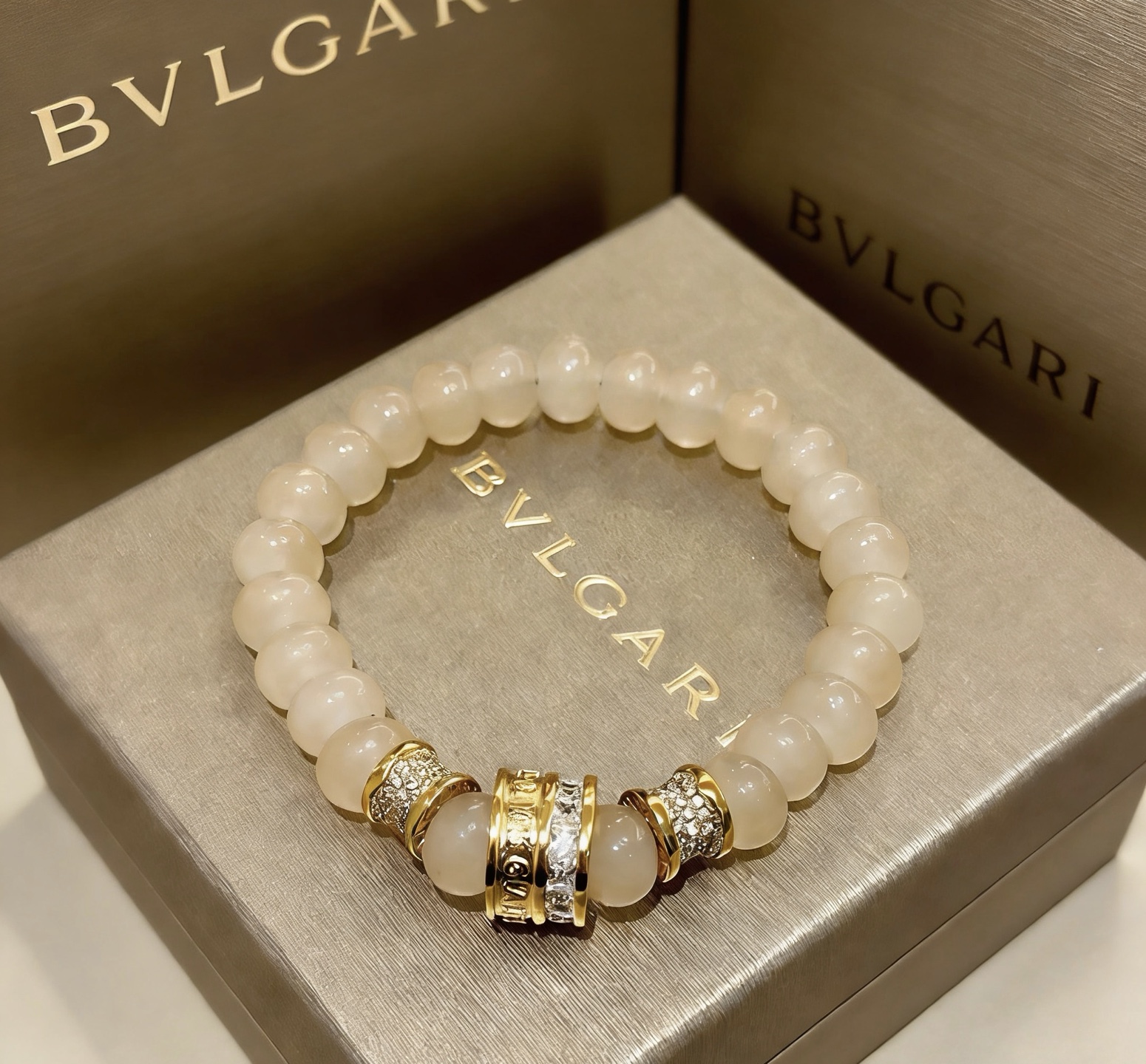 Bvlgari 宝格丽手链V金材质 BVLGARI宝格丽 DIVAS‘ DREAM 系列 天然石 品相完美