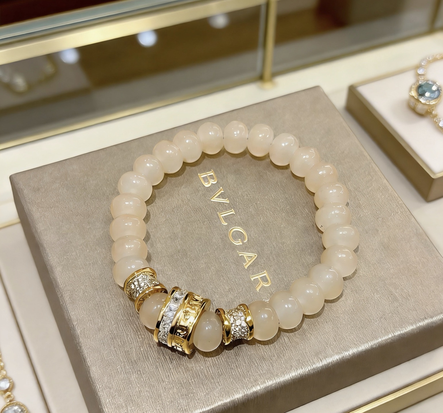 Bvlgari 宝格丽手链V金材质 BVLGARI宝格丽 DIVAS‘ DREAM 系列 天然石 品相完美