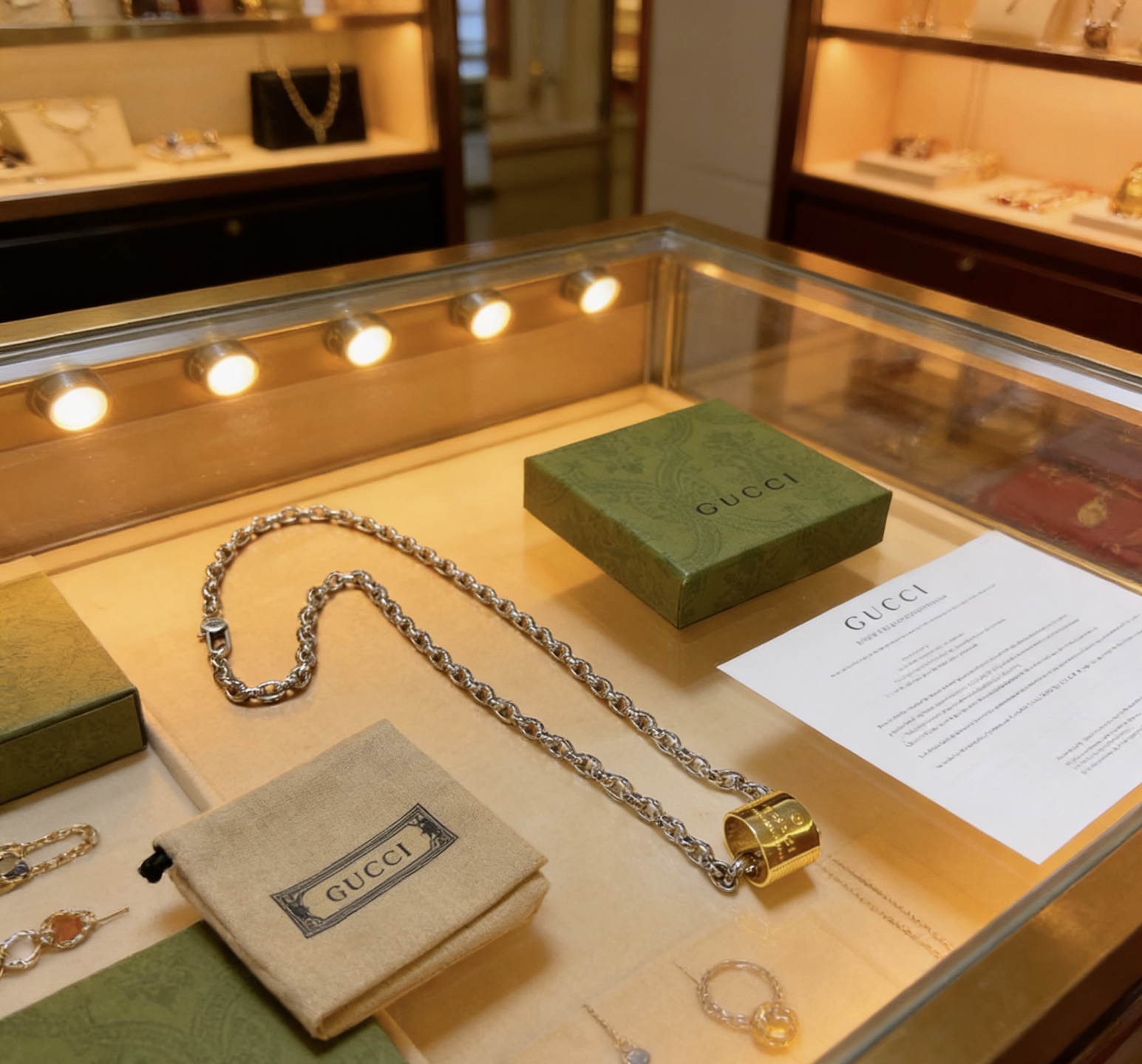 Gucci 新品首发不爆不发 抖音带货 首选 𝐆𝐮𝐜𝐜𝐢古驰项链最新款链条档次更高 Anger Forest系列双g设计理念 系列吊坠古驰项链