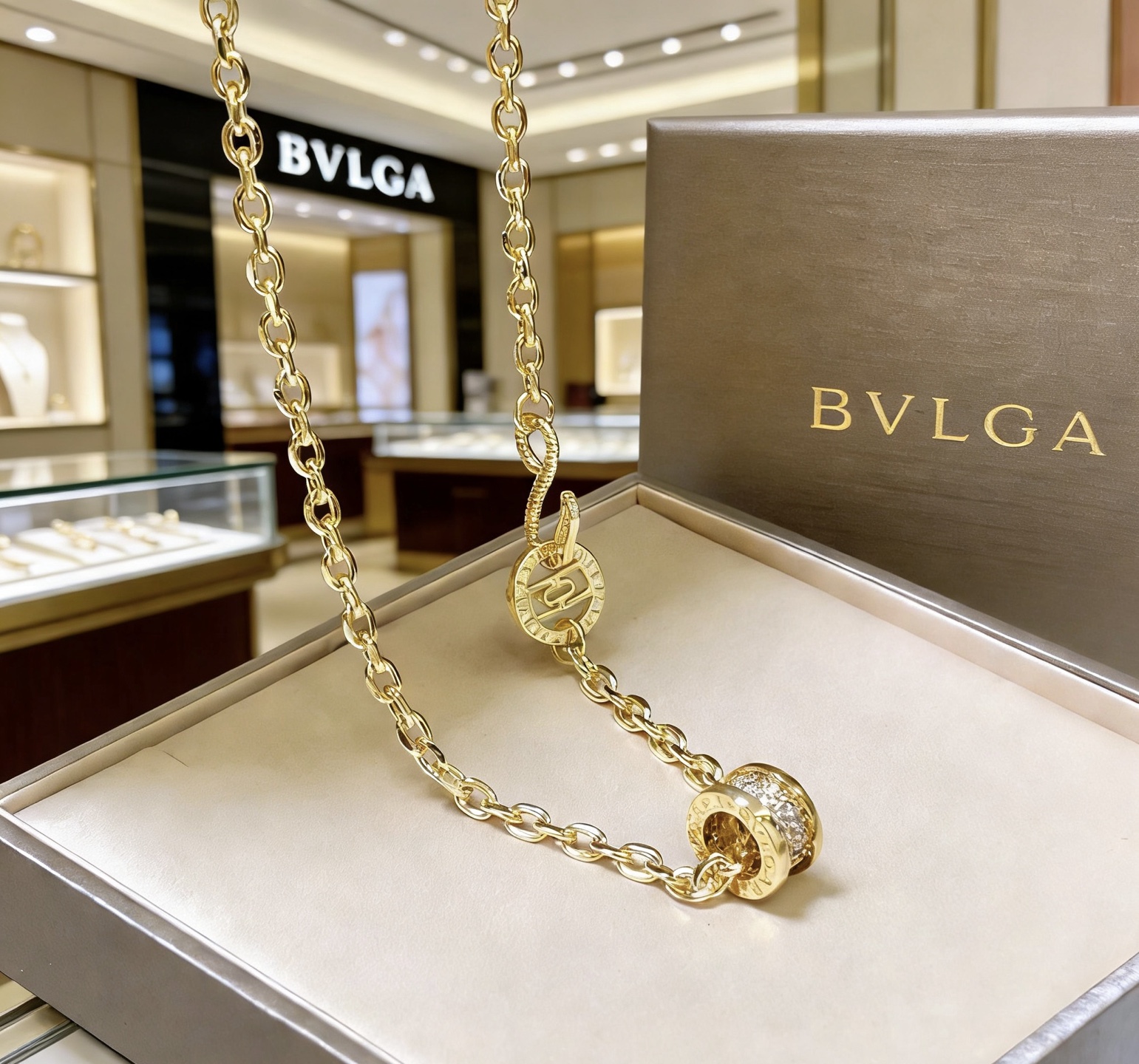 Bvlgari 宝格丽项链V金材质 BVLGARI宝格丽 DIVAS‘ DREAM 系列 品相完美