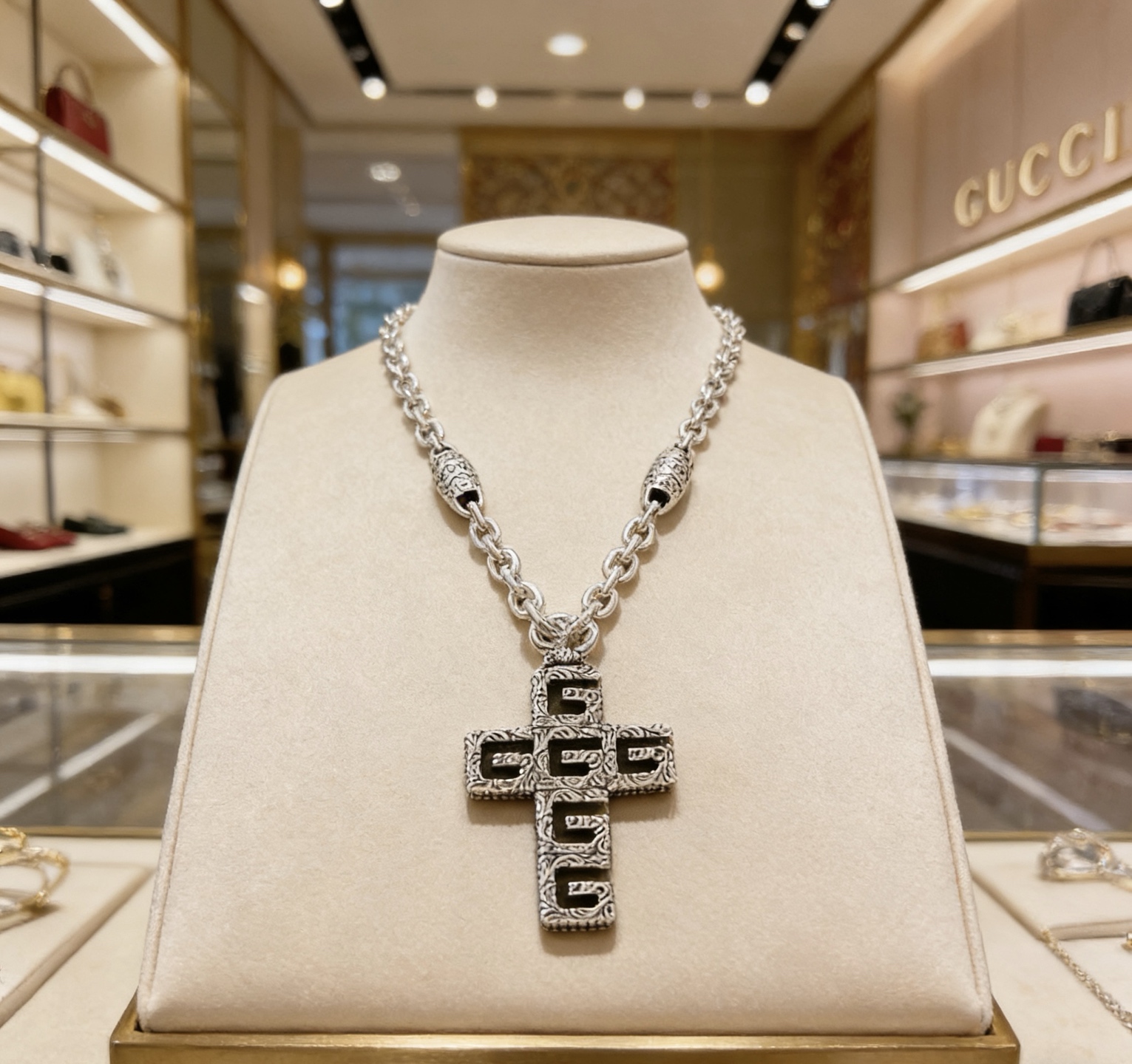 NO:720848,88240 New product release Xiaohongshu hot style. Douyin is the first choice for goods. Gucci necklace. The latest chain is of higher quality. The same style as the Anger Forest series double G Gucci necklace for celebrities. The chain length is 60 cm and the length can be changed. The details are distressed. The shiny version is not available in the market. This one has been released. It is the best-selling model in Gucci. It is very good to match with trendy clothes, gucci, necklace, Cartier high-end jewelry.1986090988240 新品发布小红书爆款 抖音带货首选 古驰项链 最新款链条档次更高明星同款Anger Forest系列双G古驰项链 链长60厘米可改长度 细节对版做旧处理 非市面亮面版型 这款一直在出 古驰里面热卖款 非常好搭配潮流衣服,,gucci,necklace,卡迪亚高端饰品,Jewelry