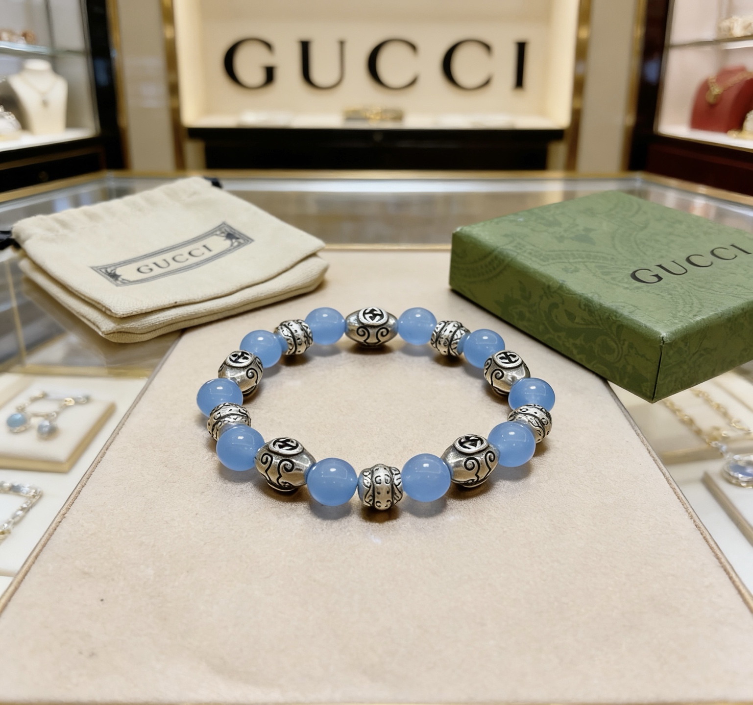 NO:724229,Batch Gucci bracelet luxury bracelet, same style for men and women. The latest natural blue jade beaded bracelet is of a higher grade. The same style as the star Anger Forest series double G retro Gucci bracelet. Size: 16-24 cm. Details are distressed. Non-market glossy version. Non-market ordinary version. This model has been out. The best-selling model in Gucci. Very good to match clothes, high-quality jewelry, gucci, bracelet.19860909批 古驰手链奢华手串 男女同款 最新款天然蓝玉石串珠手链档次更高明星同款Anger Forest系列双g复古古驰手链 尺寸:16-24厘米 细节对版做旧处理 非市面亮面版型 非市面普通做这款一直在出 古驰里面热卖款 非常好搭配衣服,饰品精品,gucci,bracelet,Jewelry