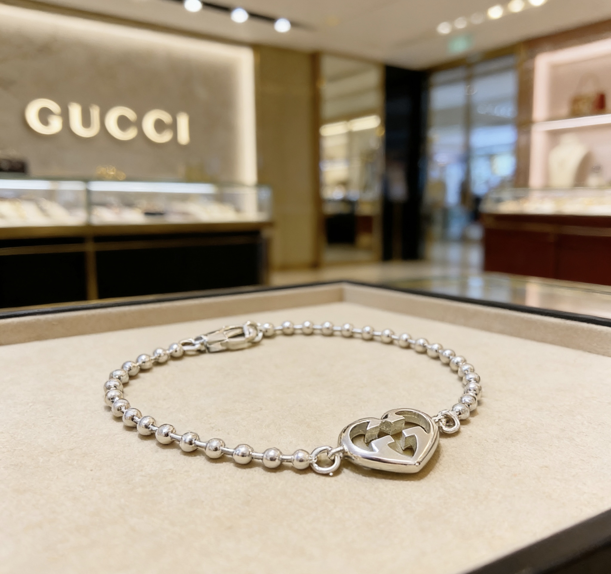 NO:724270,Batch. 2026 new unisex style Gucci Gucci bracelet, the latest classic style, exquisite no matter the style or texture, it is absolutely top-notch. You can understand the original logo at a glance. It is super nice. The best choice to match clothes, a must-have artifact for men and women, boutique jewelry, gucci, gucci, bracelet19860909批. 2026新出炉男女同款 Gucci古驰手链最新款的经典款 精致无论款式 质感 都是绝对的顶尖feel 只要看一眼就懂了原版logo 超 nice 搭配衣服最佳的选择,男女同款必备神器,饰品精品,gucci,gucci,bracelet,Jewelry
