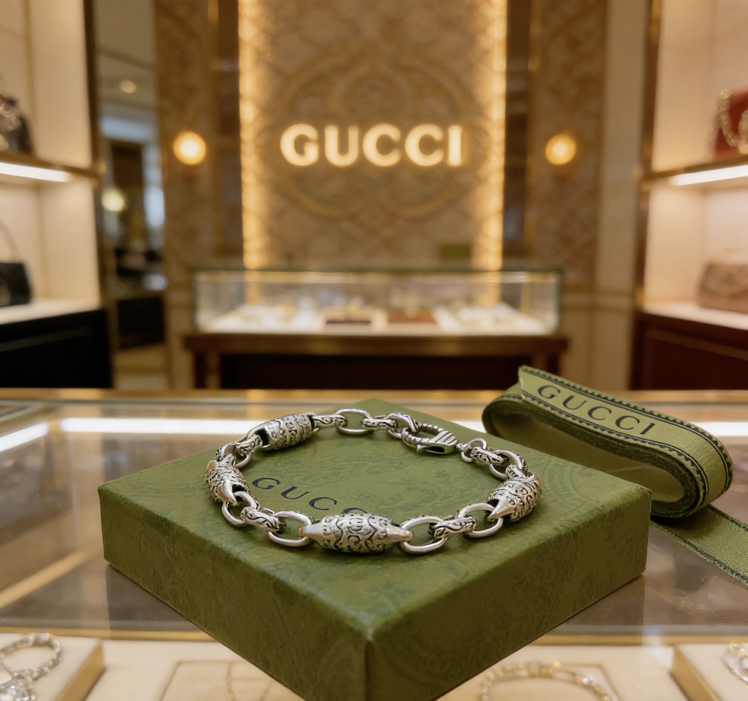 NO:724276,Batch. The latest recommended models for the Qatar World Cup 2026 Gucci Gucci bracelets are the latest classic model. Exquisite regardless of style and texture, they are absolutely top-notch. You can understand the original logo at a glance. Super nice. The best choice for matching clothes. A must-have artifact for men and women. Size 16.17.18.19.20.21.22.23.24 cm. Simple and elegant, low-key and luxurious, boutique jewelry, gucci, gucci, bracelet19860909批 . 卡塔尔世界杯推荐款2026最新出炉 Gucci古驰手链最新款的经典款 精致无论款式 质感 都是绝对的顶尖feel 只要看一眼就懂了原版logo 超 nice 搭配衣服最佳的选择,男女同款必备神器 码数16.17.18.19.20.21.22.23.24厘米 简单又大气,低调显奢华,饰品精品,gucci,gucci,bracelet,Jewelry