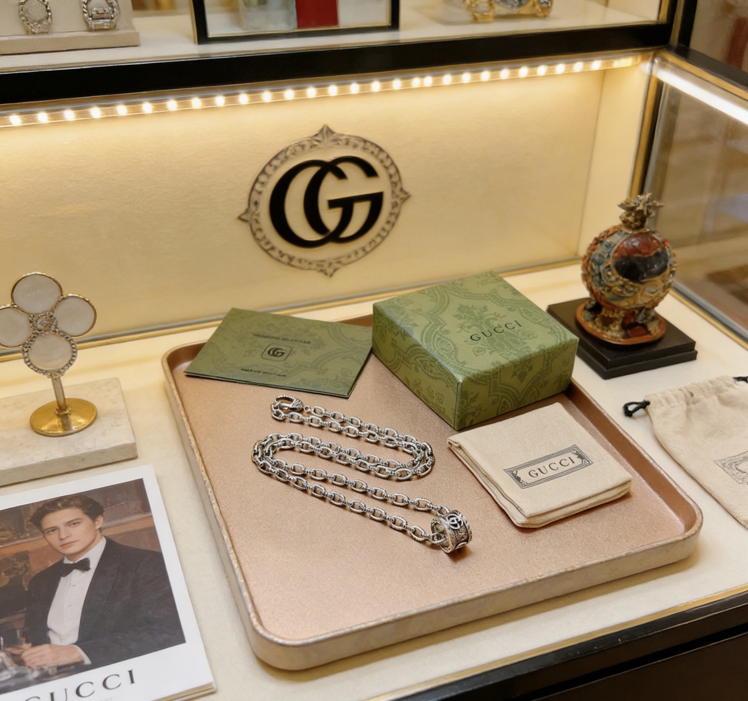 NO:724288,Batch, it’s so handsome. Gucci necklace 2026 latest chain has a higher grade. The same classic style as the star Anger Forest series double G tag style Gucci necklace. The chain length is 60 cm and the length can be changed. The details are distressed and the version is not available in the market. This type of shiny version has been out. It is a best-selling model in Gucci. It goes well with trendy clothes, fine jewelry, gucci, and necklace.19860909批 太帅啦 古驰项链2026最新款链条档次更高明星同款经典款Anger Forest系列双G吊牌款古驰项链 链长60厘米可改长度 细节对版做旧处理 非市面亮面版型 这款一直在出 古驰里面热卖款 非常好搭配潮流衣服,饰品精品,gucci,necklace,Jewelry