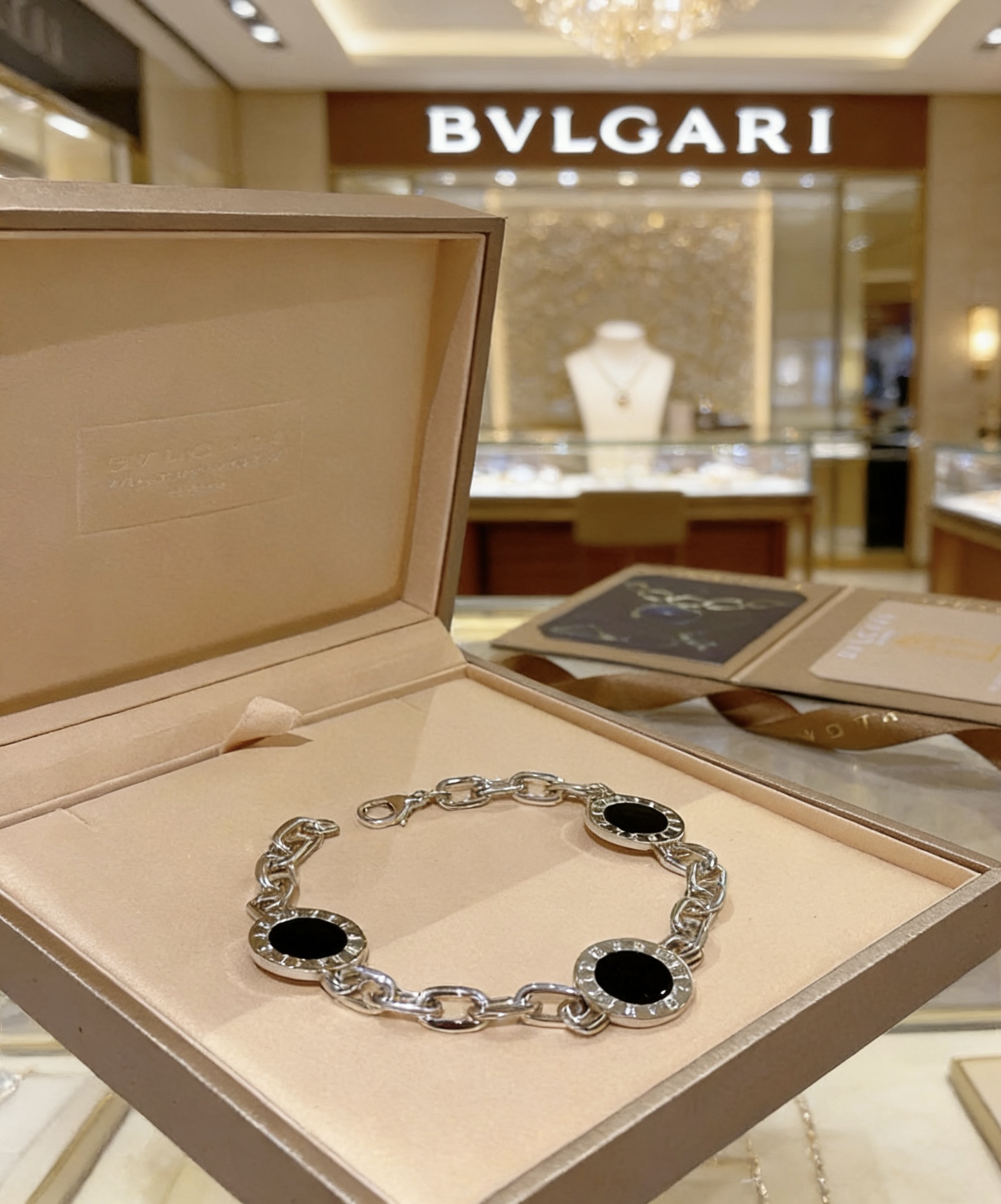 Bvlgari 宝格丽手链V金材质 BVLGARI宝格丽 DIVAS‘ DREAM 系列 品相完美