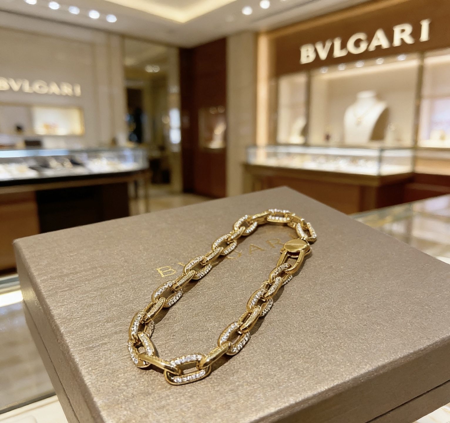 Bvlgari 满钻镶嵌宝格丽手链V金材质 BVLGARI宝格丽 DIVAS‘ DREAM 系列 品相完美
