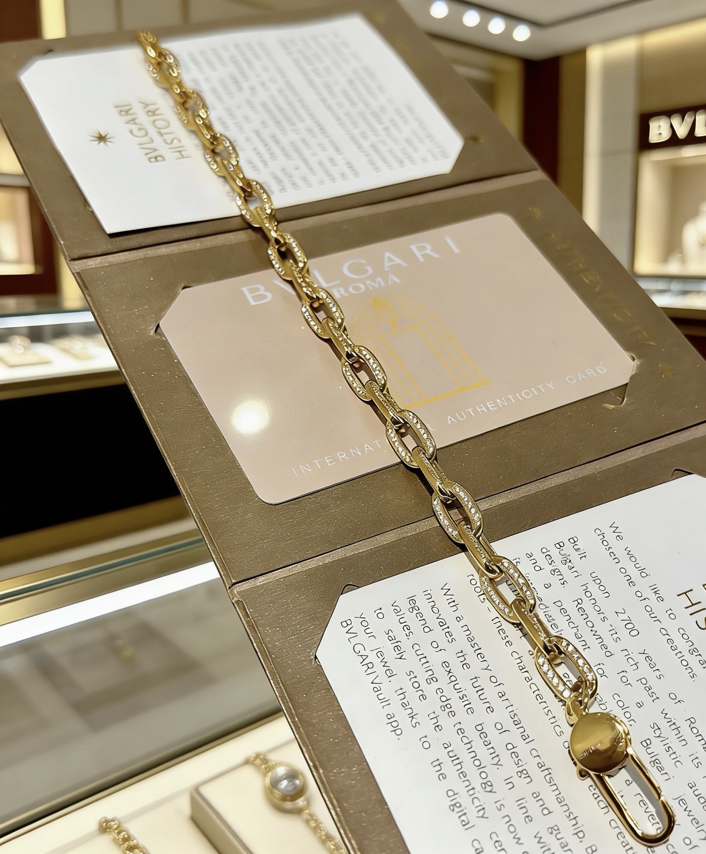 Bvlgari 满钻镶嵌宝格丽手链V金材质 BVLGARI宝格丽 DIVAS‘ DREAM 系列 品相完美