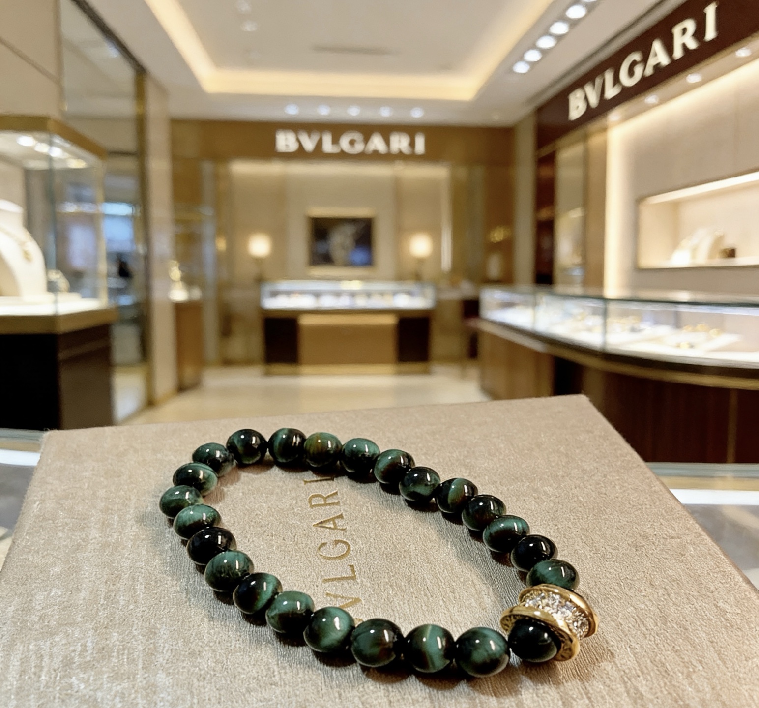 Bvlgari 宝格丽手链V金材质 BVLGARI宝格丽 DIVAS‘ DREAM 系列 天然绿虎眼石品相完美