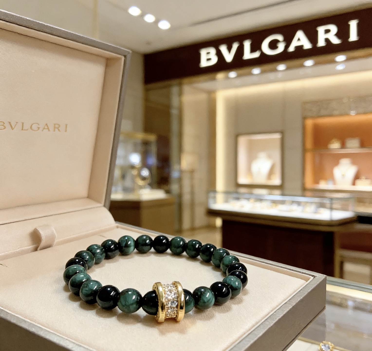 Bvlgari 宝格丽手链V金材质 BVLGARI宝格丽 DIVAS‘ DREAM 系列 天然绿虎眼石品相完美