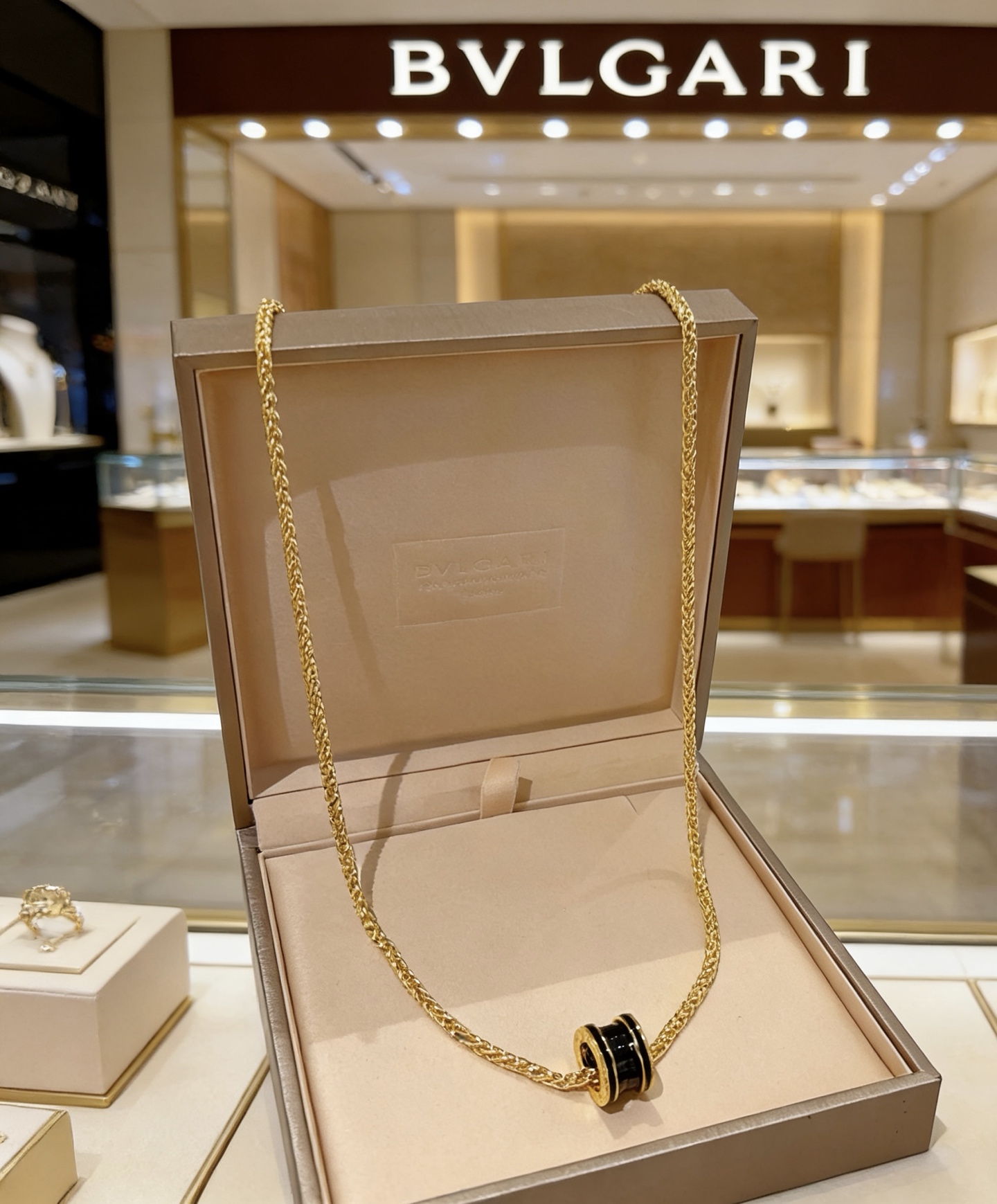Bvlgari 宝格丽项链V金材质 BVLGARI宝格丽 DIVAS‘ DREAM 系列 品相完美