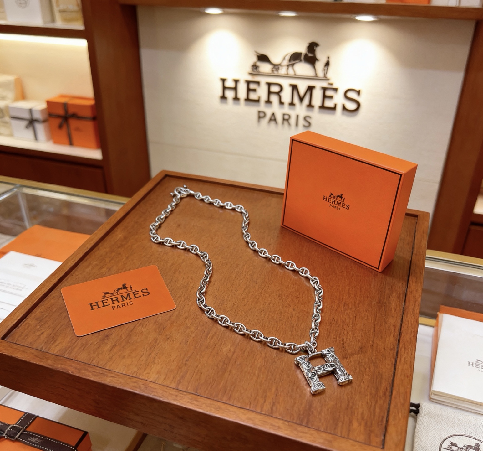 NO:724353,Batch Hermès Necklace New Product Release HERMES Must-have Pig Nose Series Jewelry High-end Customization. High-end Chain Classic Matching New Product Simple Fashion Counter Consistency Popular Styles Shipped and Easily Controlled Unique Design Necklace Worth Buying Avant-Garde A Must-Have Style for Men and Women!  , jewelry boutique, hermes, hermes, necklace19860909批 爱马仕项链 新品发布 HERMES 必备款猪鼻子系列首饰 高端定制.高端链条经典搭配 新品 简单时尚专柜一致 火爆款出货穿搭轻松驾驭 设计独特 值得入手的项链 前卫 男女必备款！,饰品精品,hermes,hermes,necklace,Jewelry