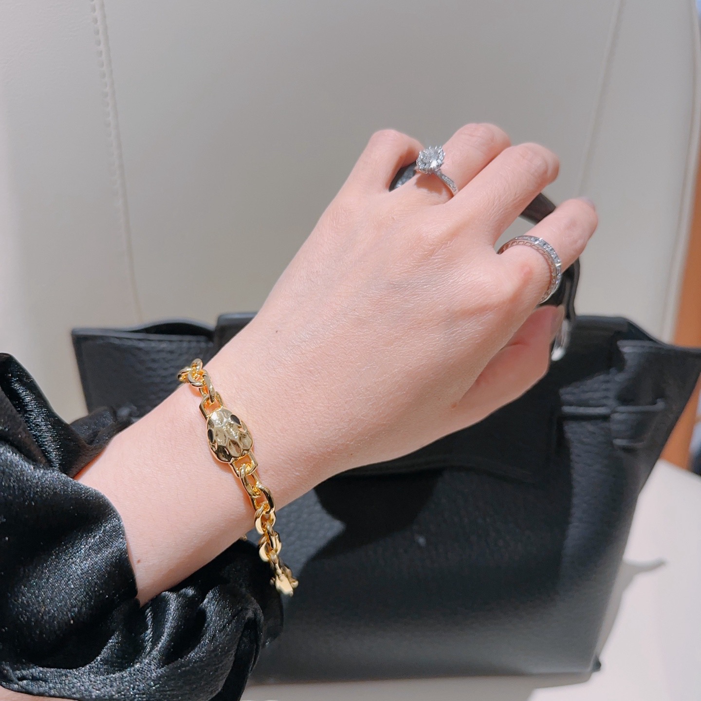 Bvlgari 宝格丽手链V金材质 BVLGARI宝格丽 DIVAS‘ DREAM 系列 品相完美