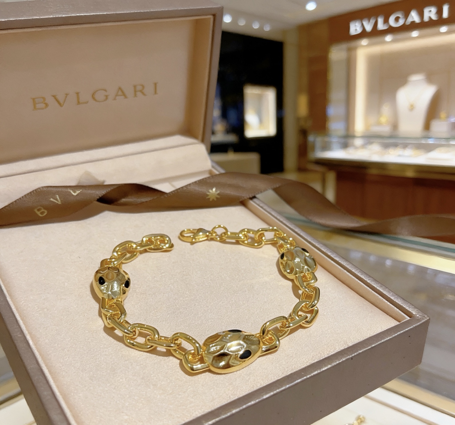Bvlgari 宝格丽手链V金材质 BVLGARI宝格丽 DIVAS‘ DREAM 系列 品相完美