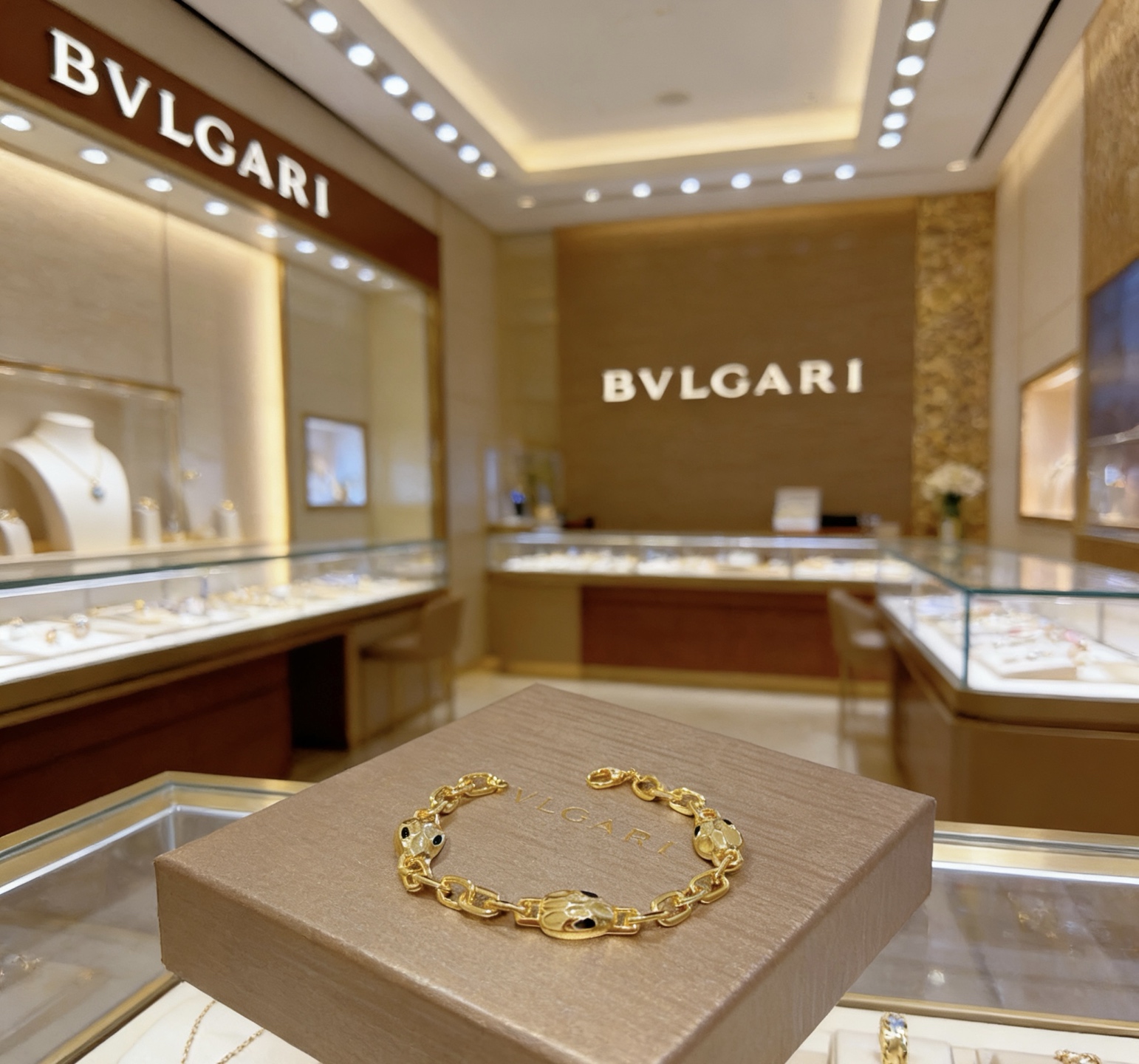 Bvlgari 宝格丽手链V金材质 BVLGARI宝格丽 DIVAS‘ DREAM 系列 品相完美