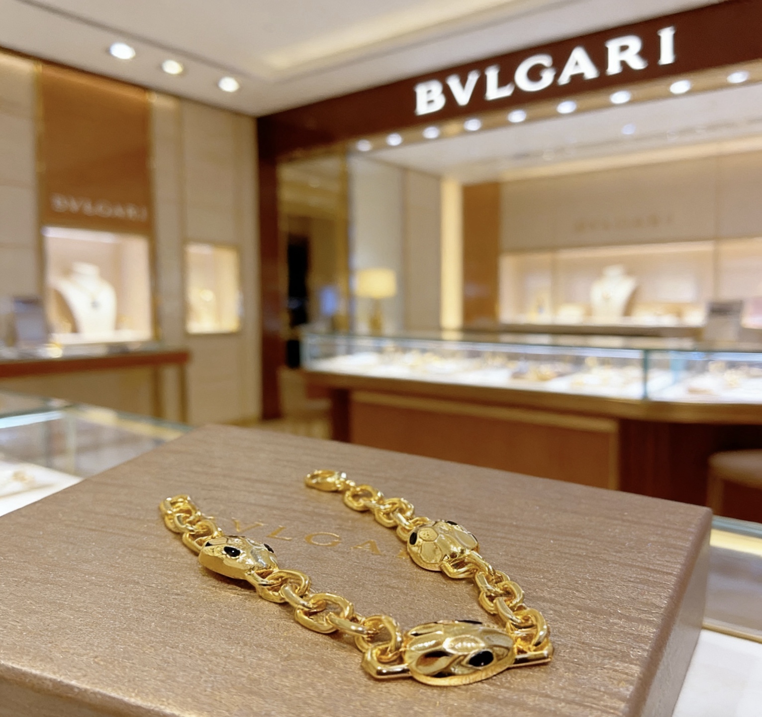 Bvlgari 宝格丽手链V金材质 BVLGARI宝格丽 DIVAS‘ DREAM 系列 品相完美
