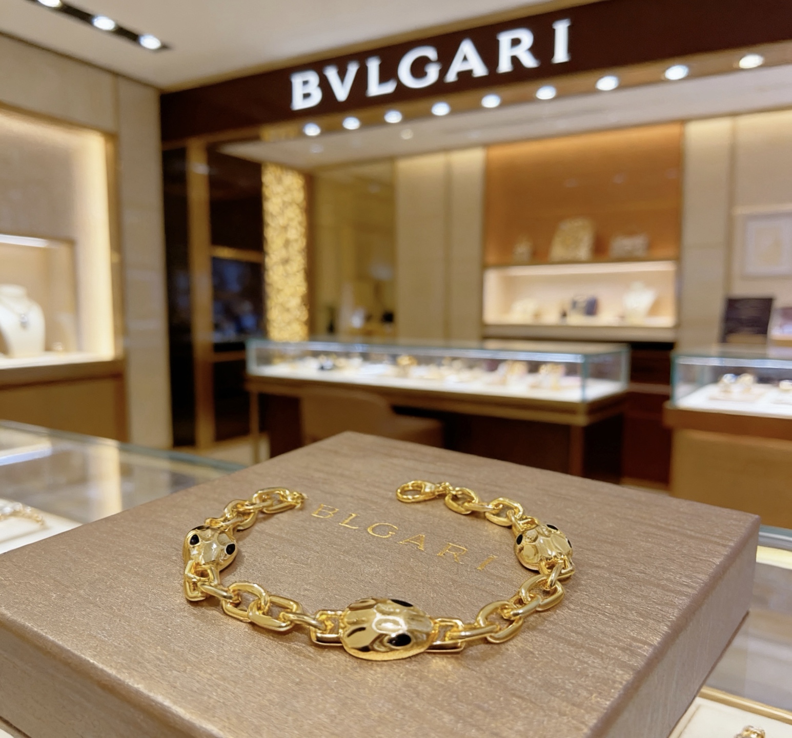 Bvlgari 宝格丽手链V金材质 BVLGARI宝格丽 DIVAS‘ DREAM 系列 品相完美