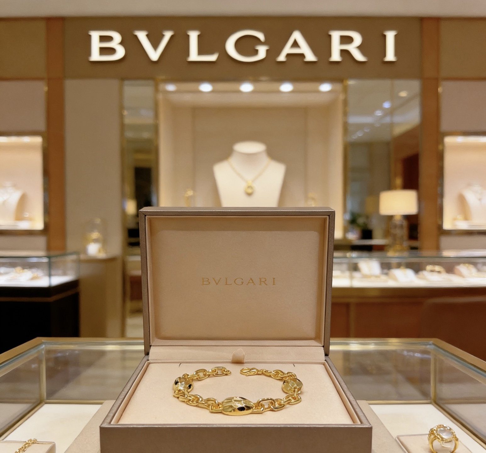 Bvlgari 宝格丽手链V金材质 BVLGARI宝格丽 DIVAS‘ DREAM 系列 品相完美