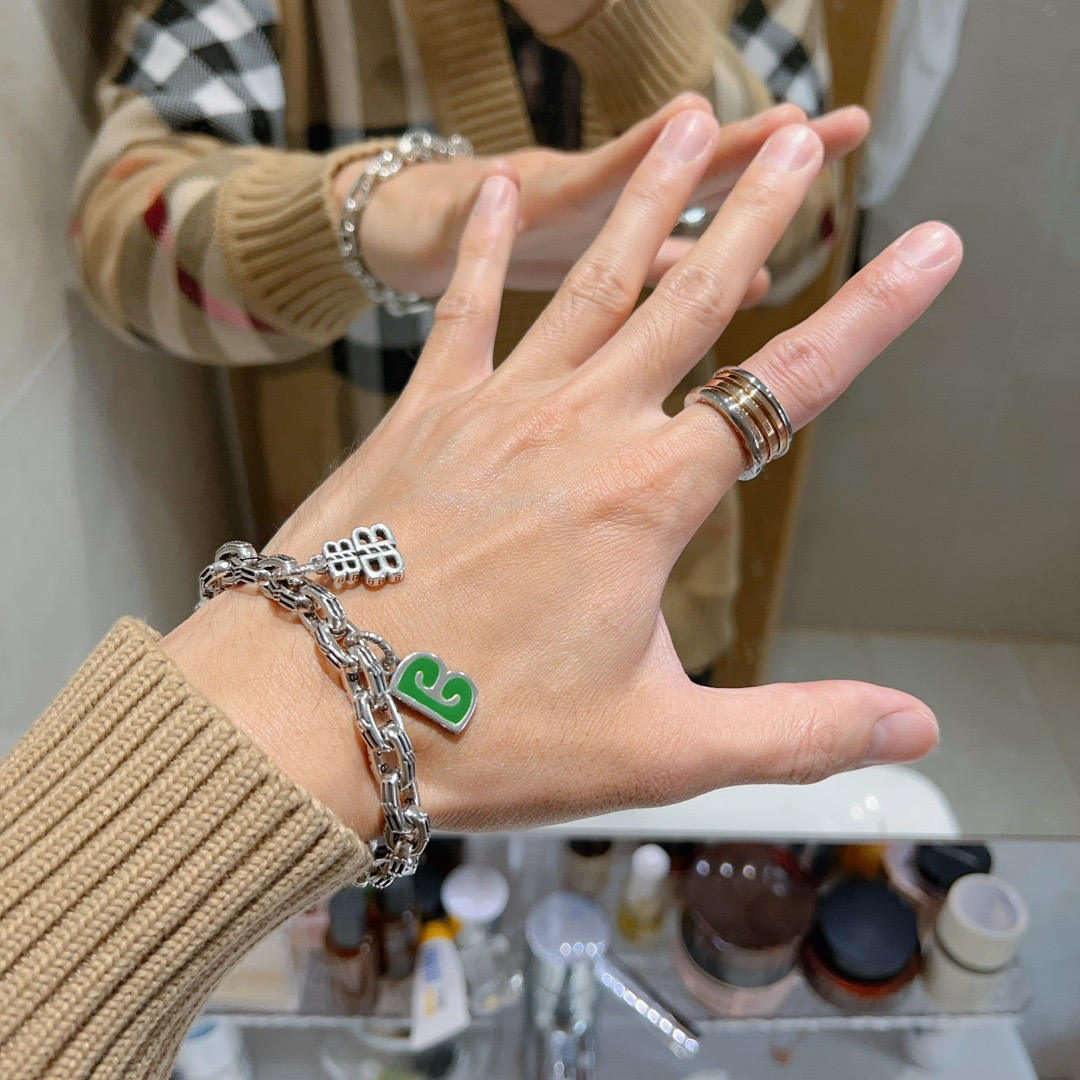 Bvlgari 宝格丽戒指V金材质 带logo