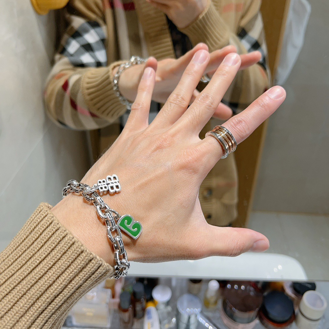 Bvlgari 宝格丽戒指V金材质 带logo