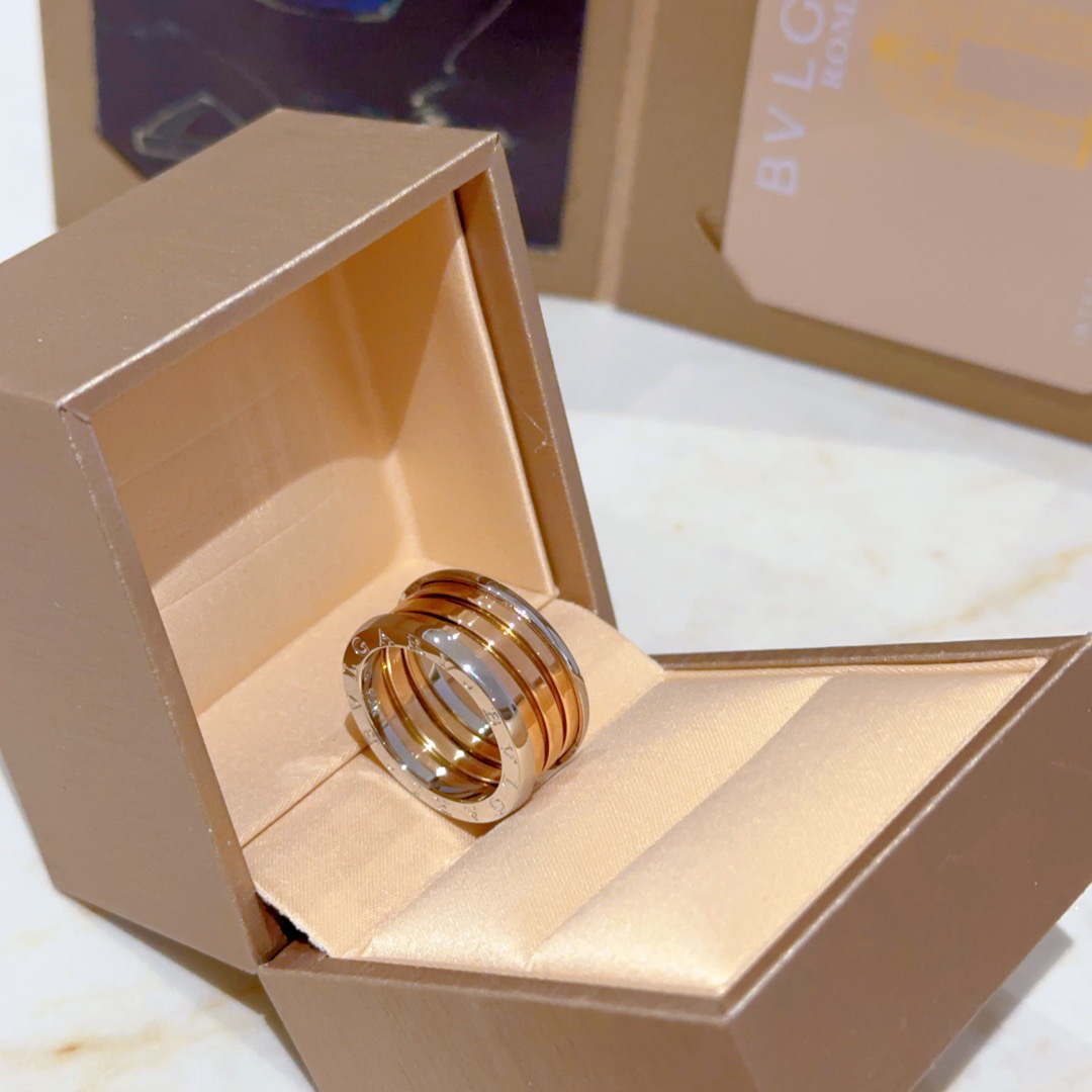 Bvlgari 宝格丽戒指V金材质 带logo