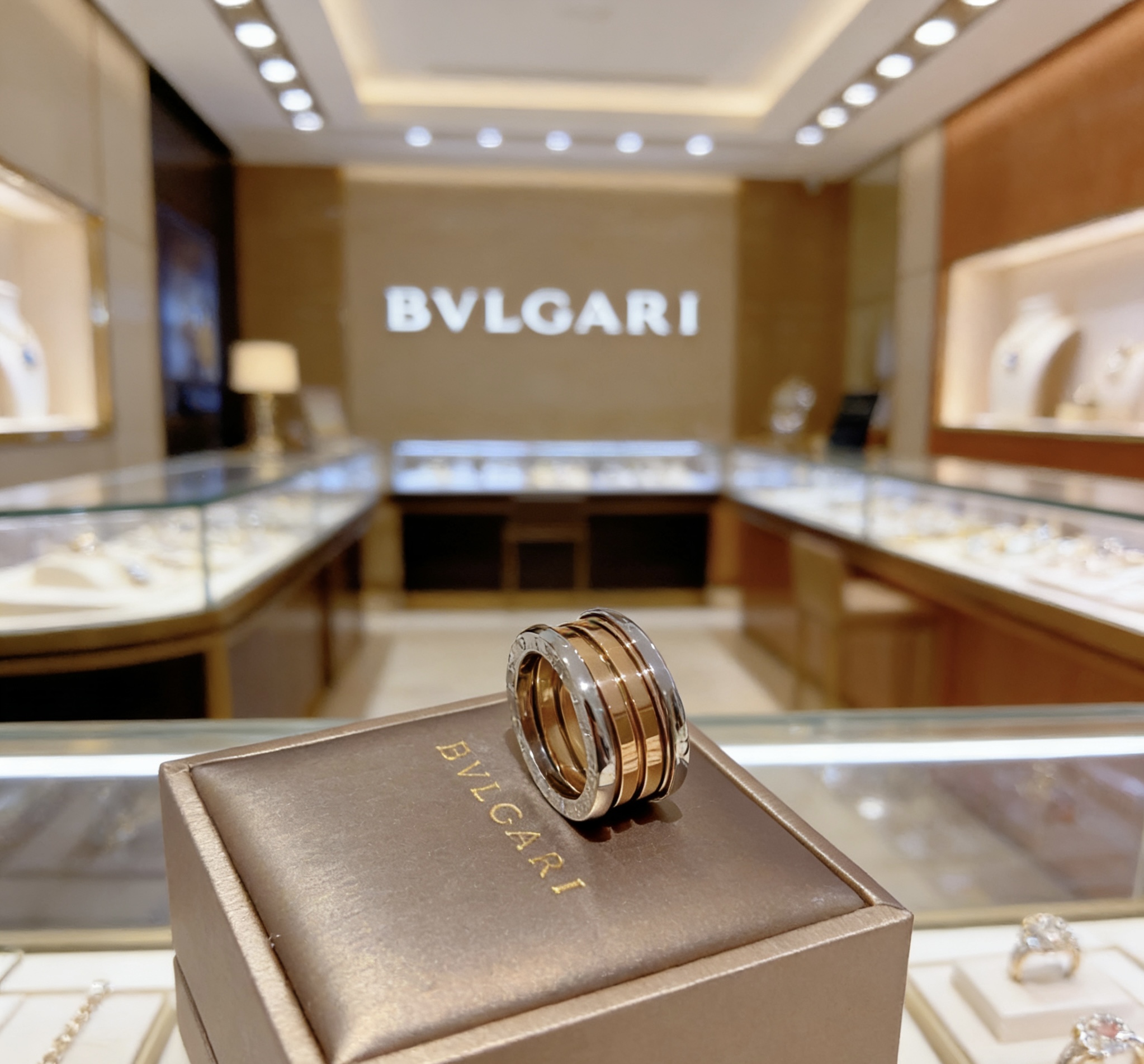Bvlgari 宝格丽戒指V金材质 带logo