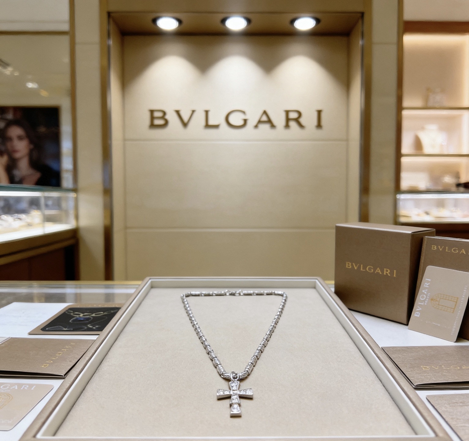 Bvlgari 宝格丽项链V金材质 BVLGARI宝格丽 DIVAS‘ DREAM 系列 品相完美