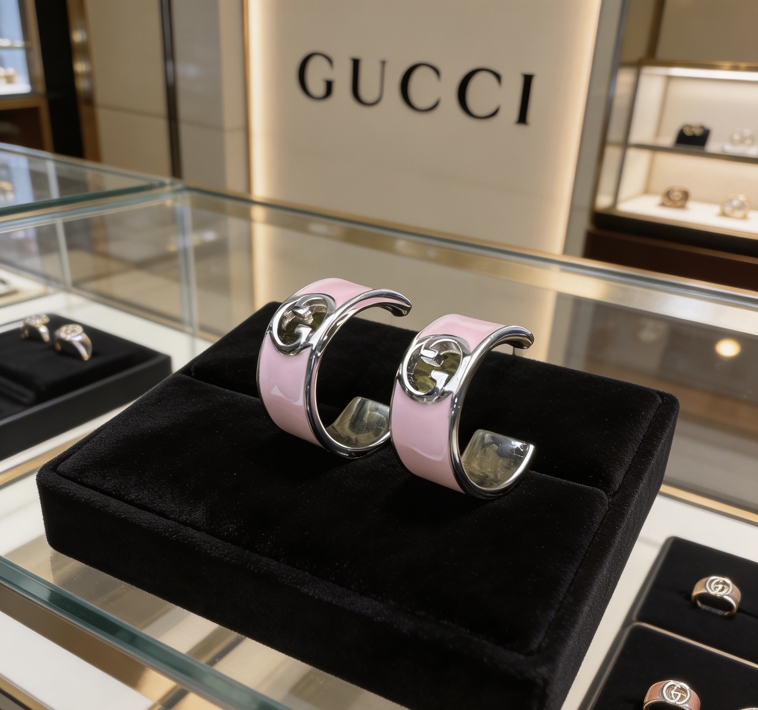 Gucci 新品首发不爆不发 抖音带货 首选 𝐆𝐮𝐜𝐜𝐢古驰耳钉最新款档次更高 Anger Forest系列双g设计理念 系列古驰耳钉