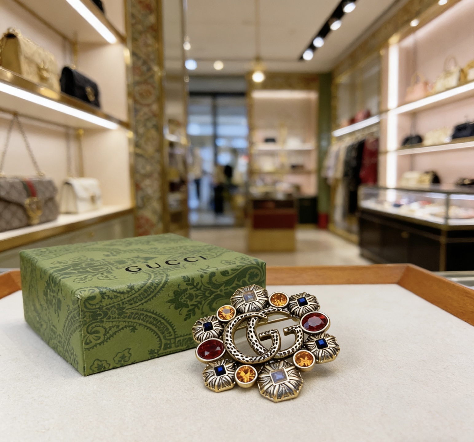 Gucci 最新出炉 Gucci古驰胸针最新款的