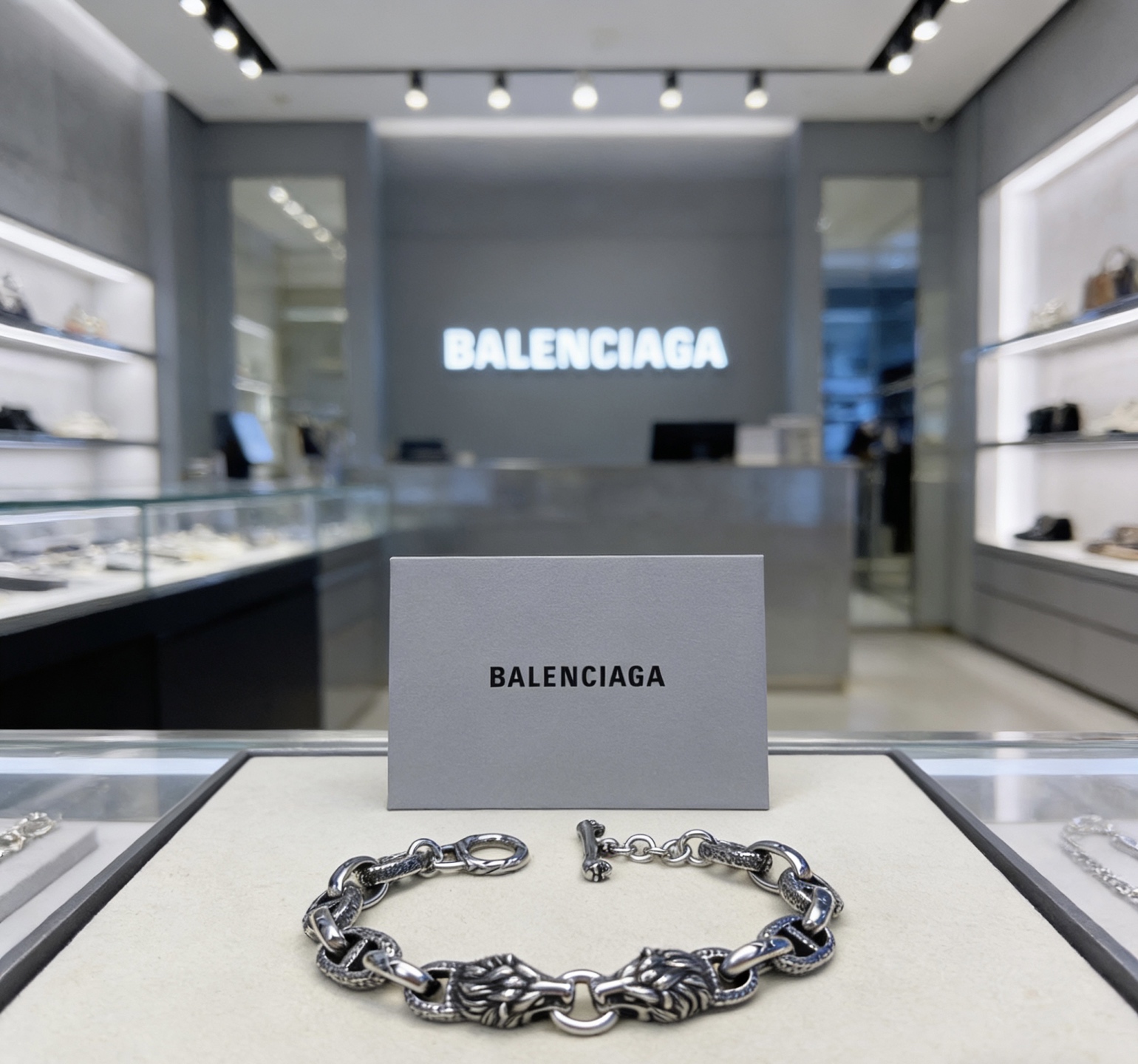 Balenciaga 新品 巴黎世家手链Balenciaga手链 一致巴黎世家手链 男士火 设计独特 前卫 男士 做旧设计 任带不氧化不退色