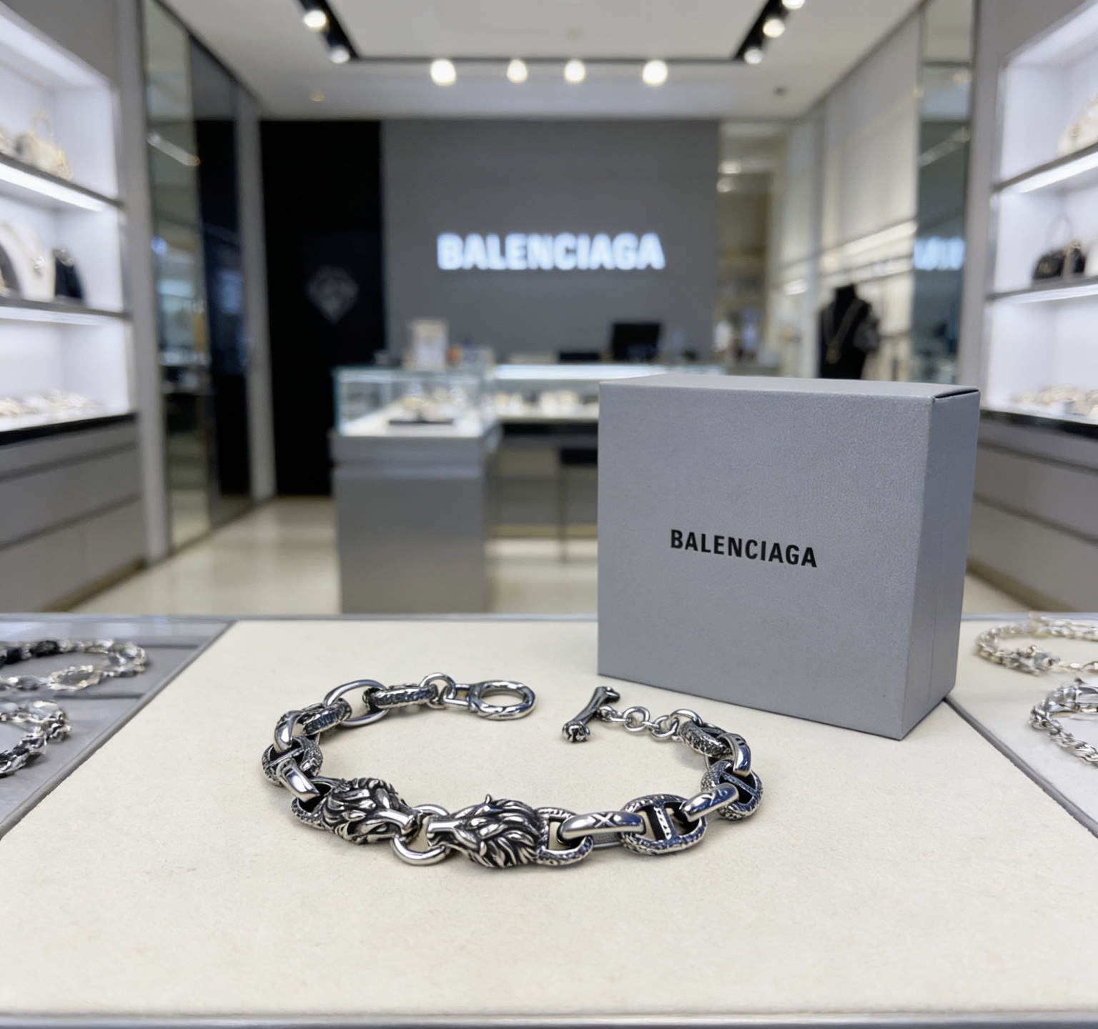 Balenciaga 新品 巴黎世家手链Balenciaga手链 一致巴黎世家手链 男士火 设计独特 前卫 男士 做旧设计 任带不氧化不退色