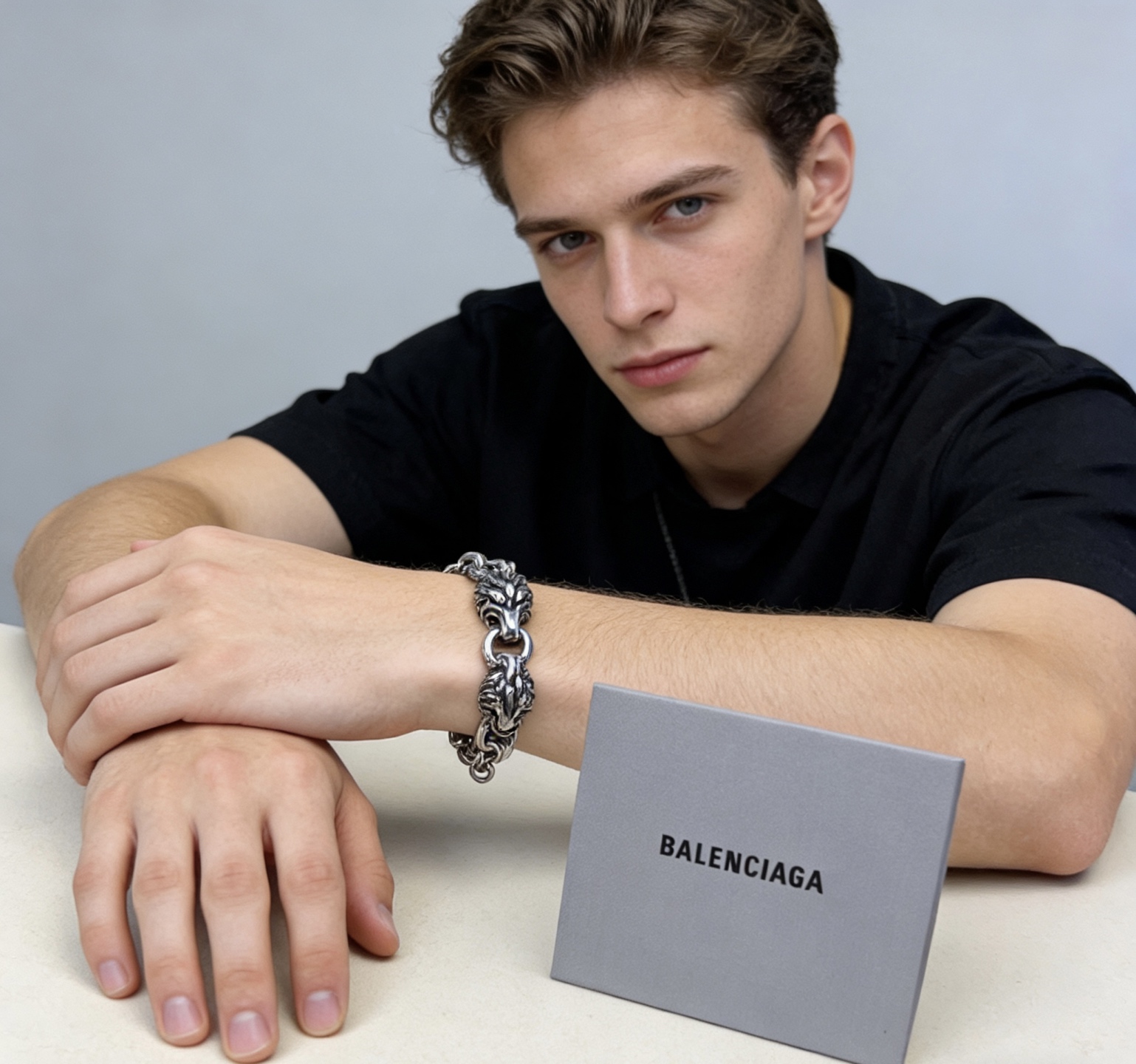 Balenciaga 新品 巴黎世家手链Balenciaga手链 一致巴黎世家手链 男士火 设计独特 前卫 男士 做旧设计 任带不氧化不退色