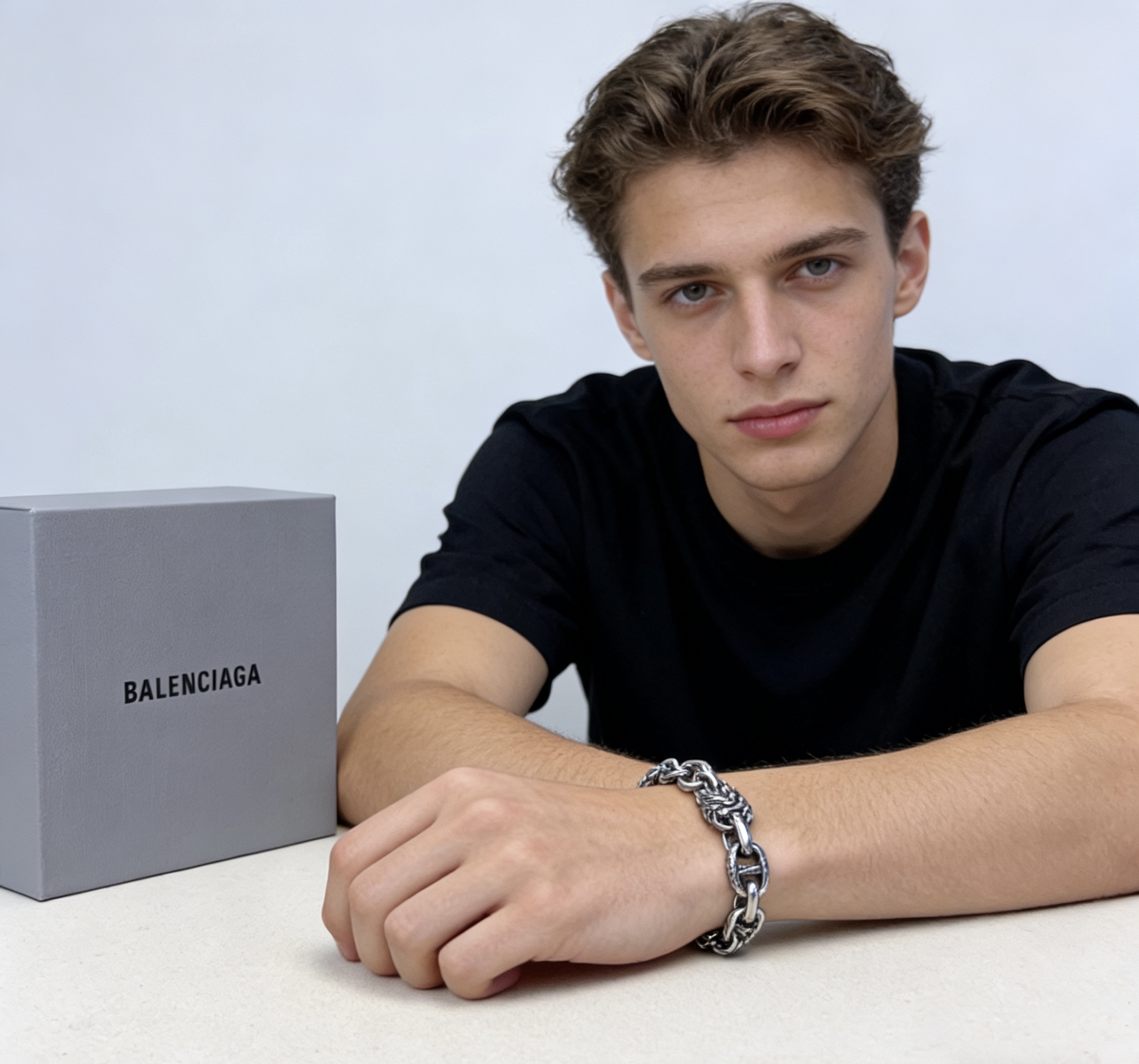 Balenciaga 新品 巴黎世家手链Balenciaga手链 一致巴黎世家手链 男士火 设计独特 前卫 男士 做旧设计 任带不氧化不退色