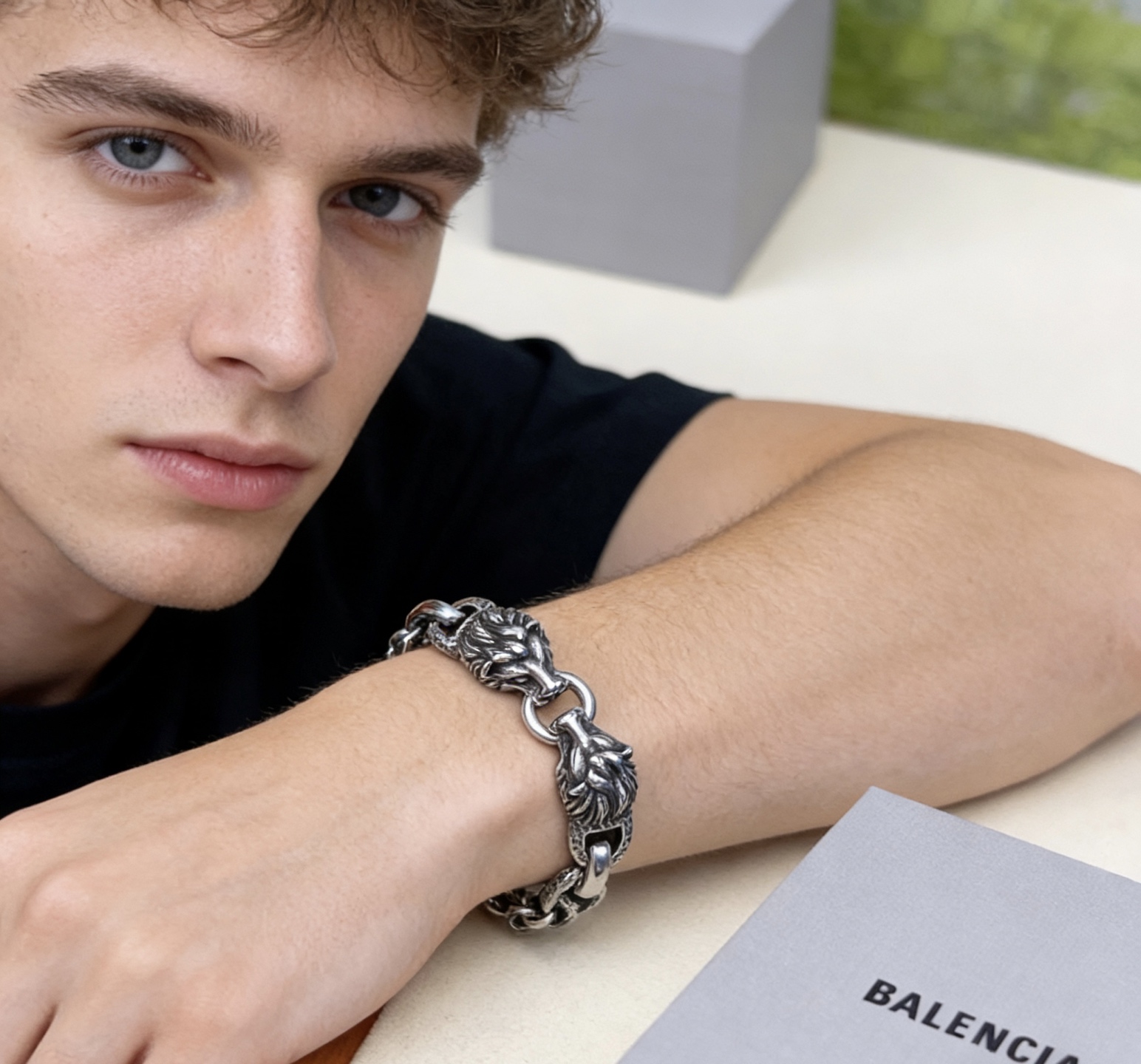Balenciaga 新品 巴黎世家手链Balenciaga手链 一致巴黎世家手链 男士火 设计独特 前卫 男士 做旧设计 任带不氧化不退色