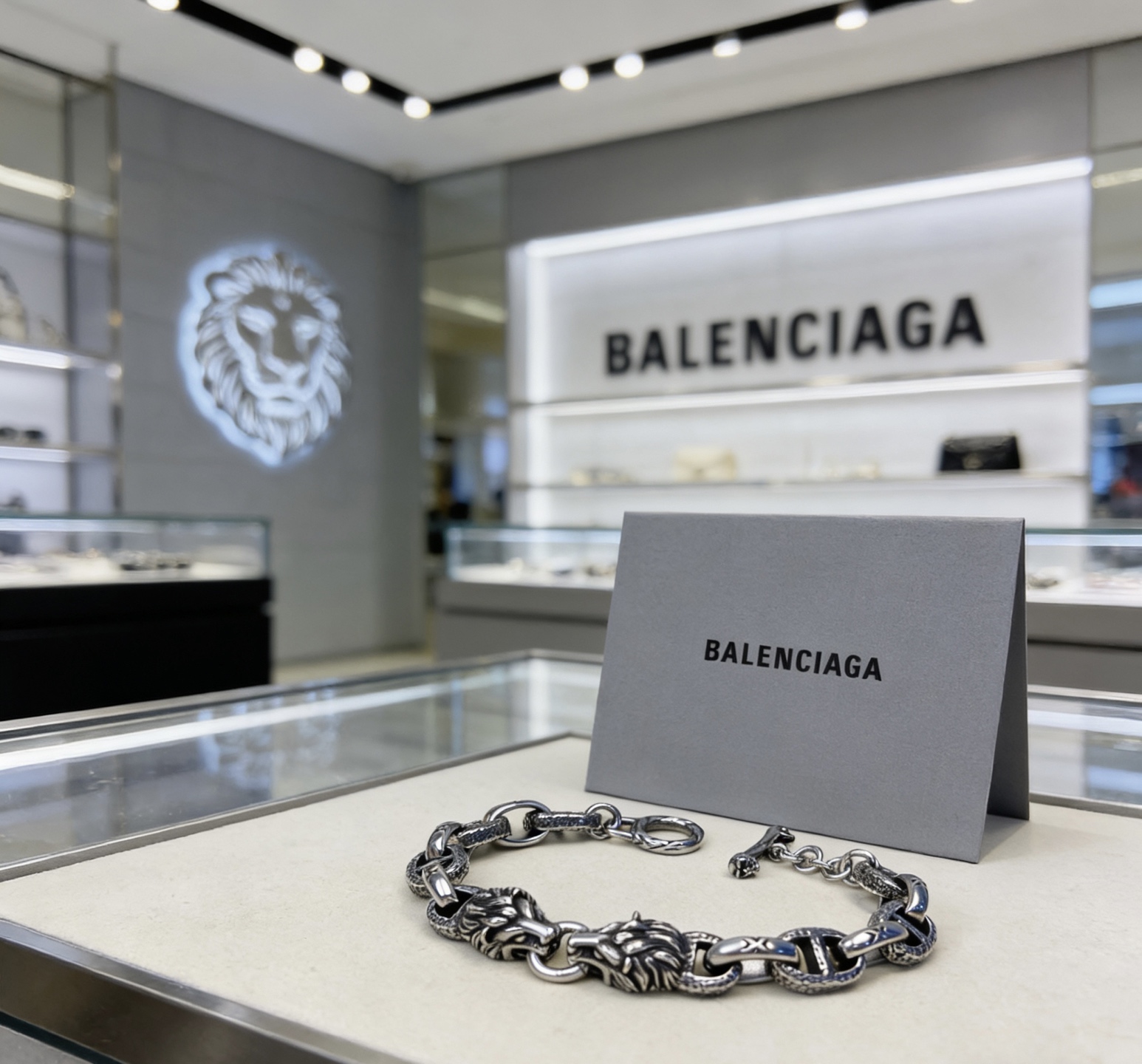 Balenciaga 新品 巴黎世家手链Balenciaga手链 一致巴黎世家手链 男士火 设计独特 前卫 男士 做旧设计 任带不氧化不退色