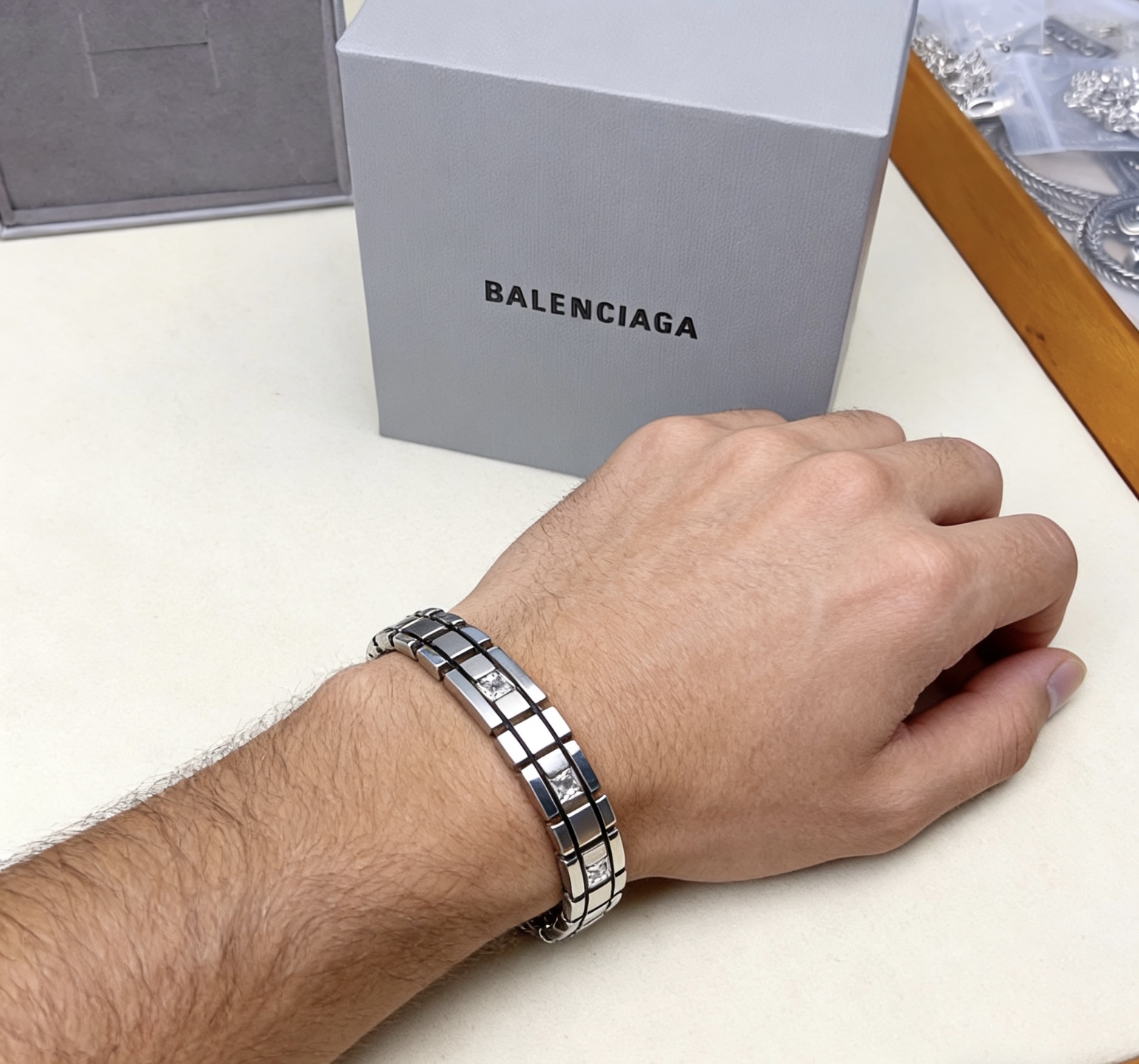 Balenciaga 新品 巴黎世家手链Balenciaga手链 一致巴黎世家手链 男士火 设计独特 前卫 男士 做旧设计 任带不氧化不退色