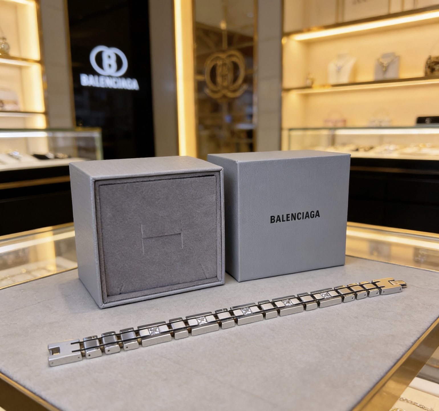 Balenciaga 新品 巴黎世家手链Balenciaga手链 一致巴黎世家手链 男士火 设计独特 前卫 男士 做旧设计 任带不氧化不退色