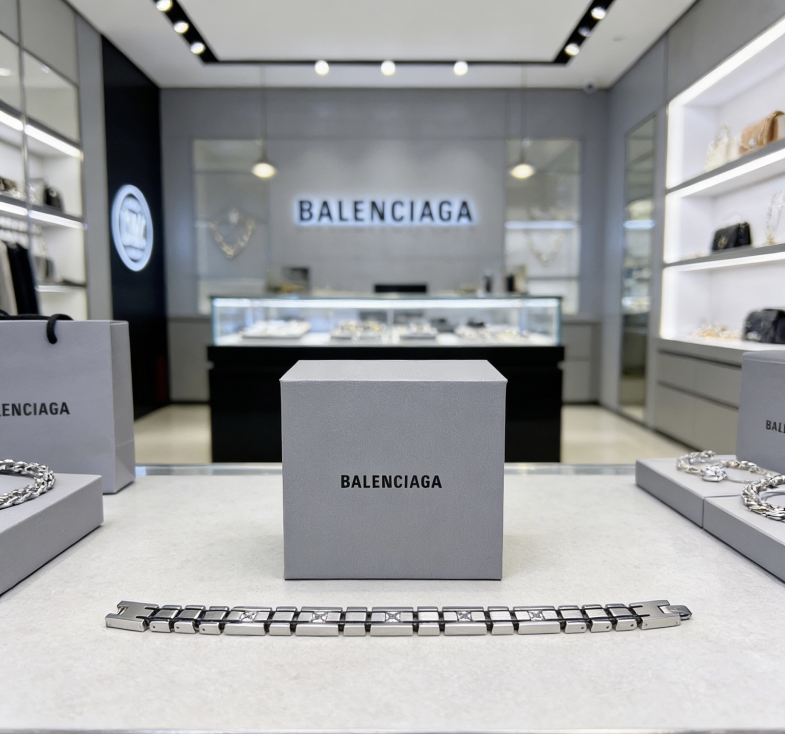 Balenciaga 新品 巴黎世家手链Balenciaga手链 一致巴黎世家手链 男士火 设计独特 前卫 男士 做旧设计 任带不氧化不退色