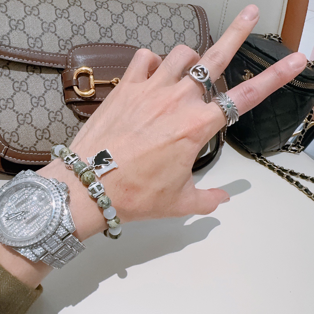 Hermès 新品发布 Hermas爱马仕手链 奢华爱马仕手串 天然石手链 最新款全件串珠手链档次更高 Anger Forest系列H 爱马仕手链